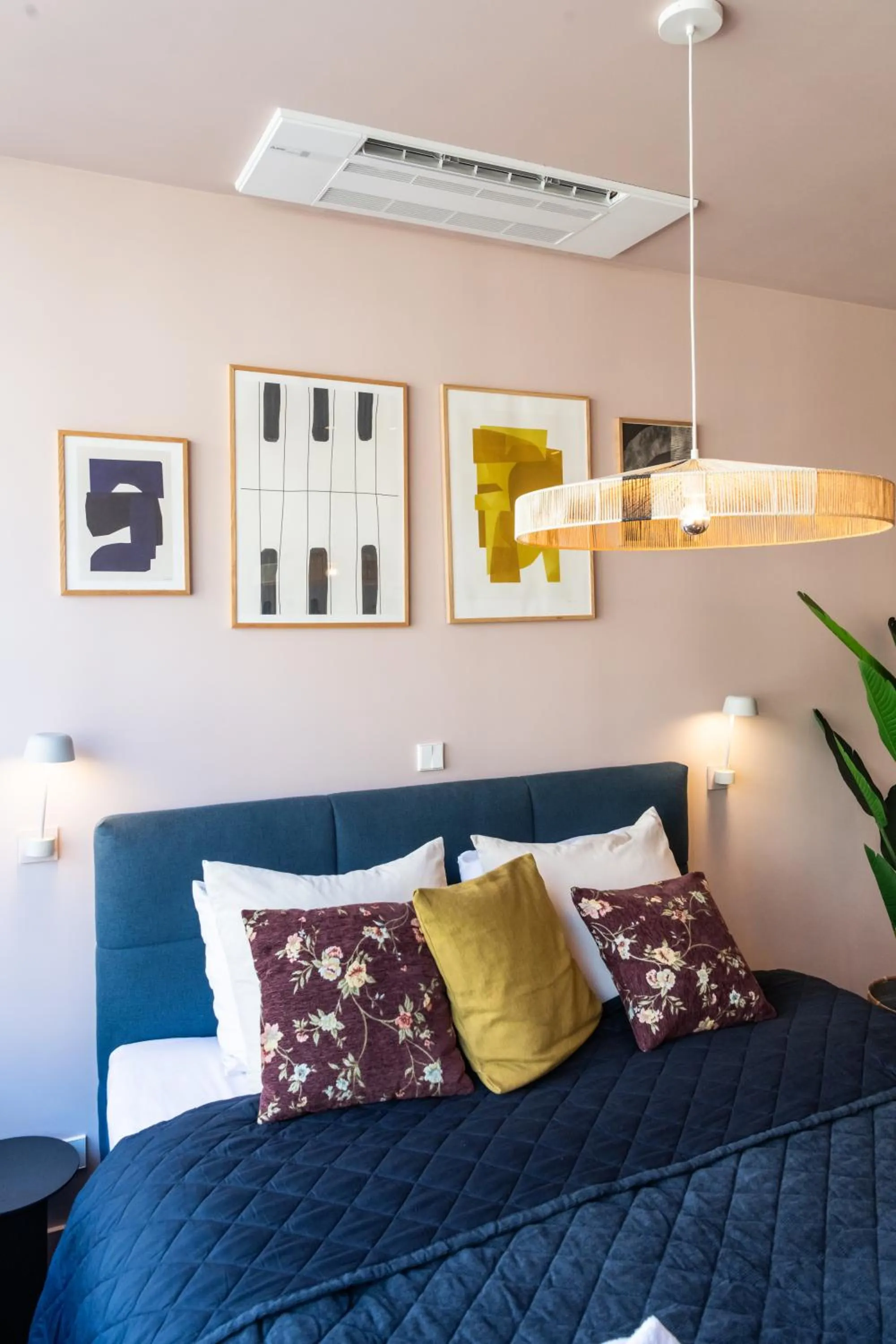 Bed in Luxurious Residence in Vondelpark/Museum District