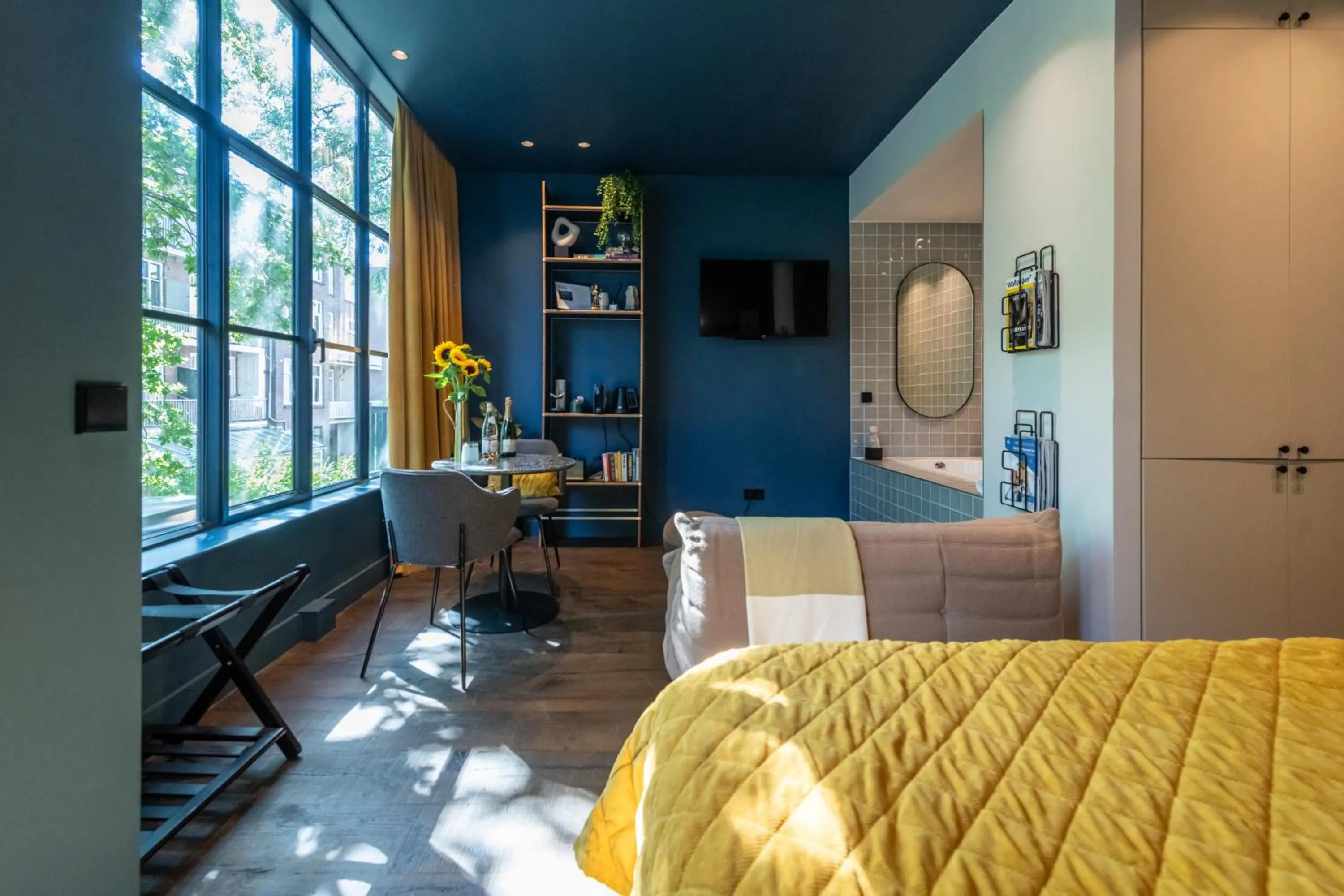 Bed in Luxurious Residence in Vondelpark/Museum District