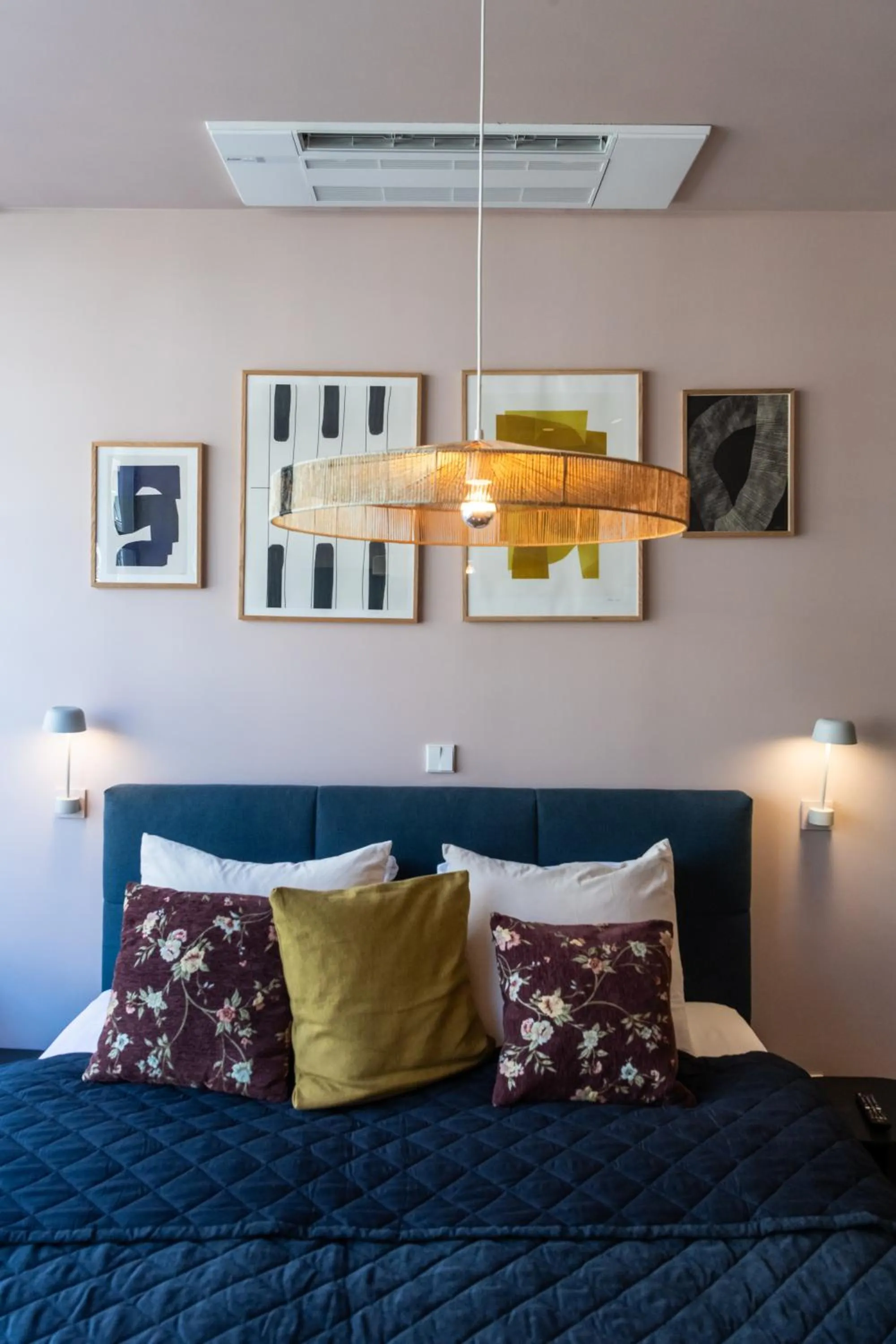 Bed in Luxurious Residence in Vondelpark/Museum District