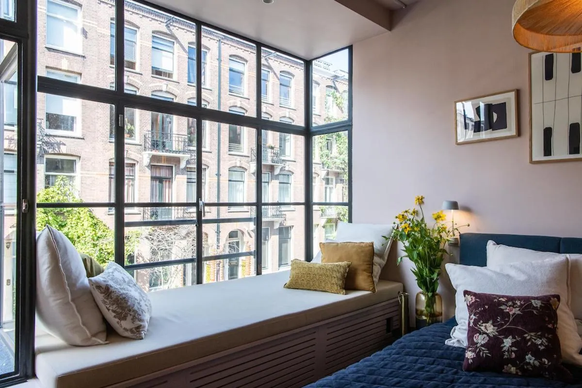 Bed in Luxurious Residence in Vondelpark/Museum District