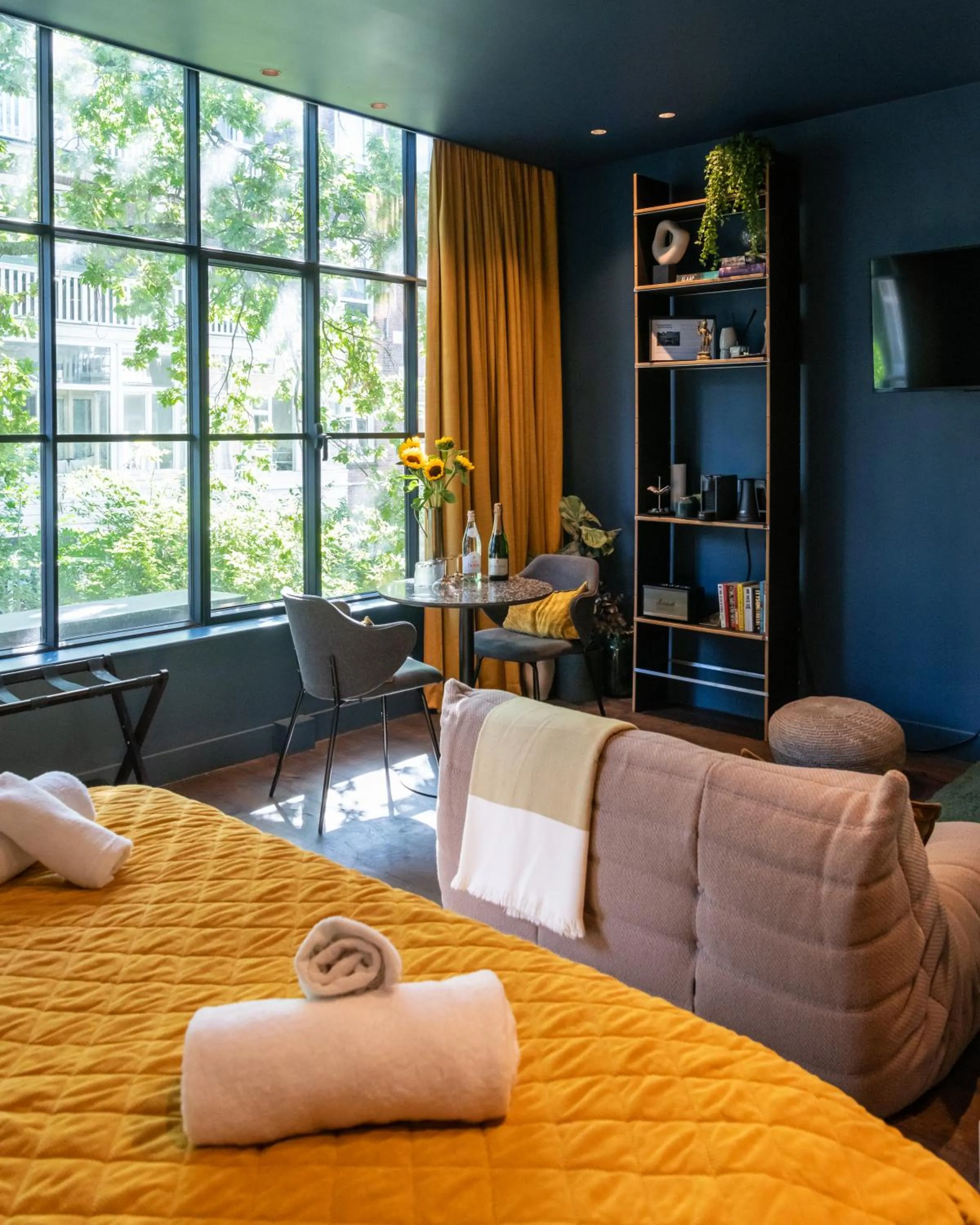 Bed in Luxurious Residence in Vondelpark/Museum District