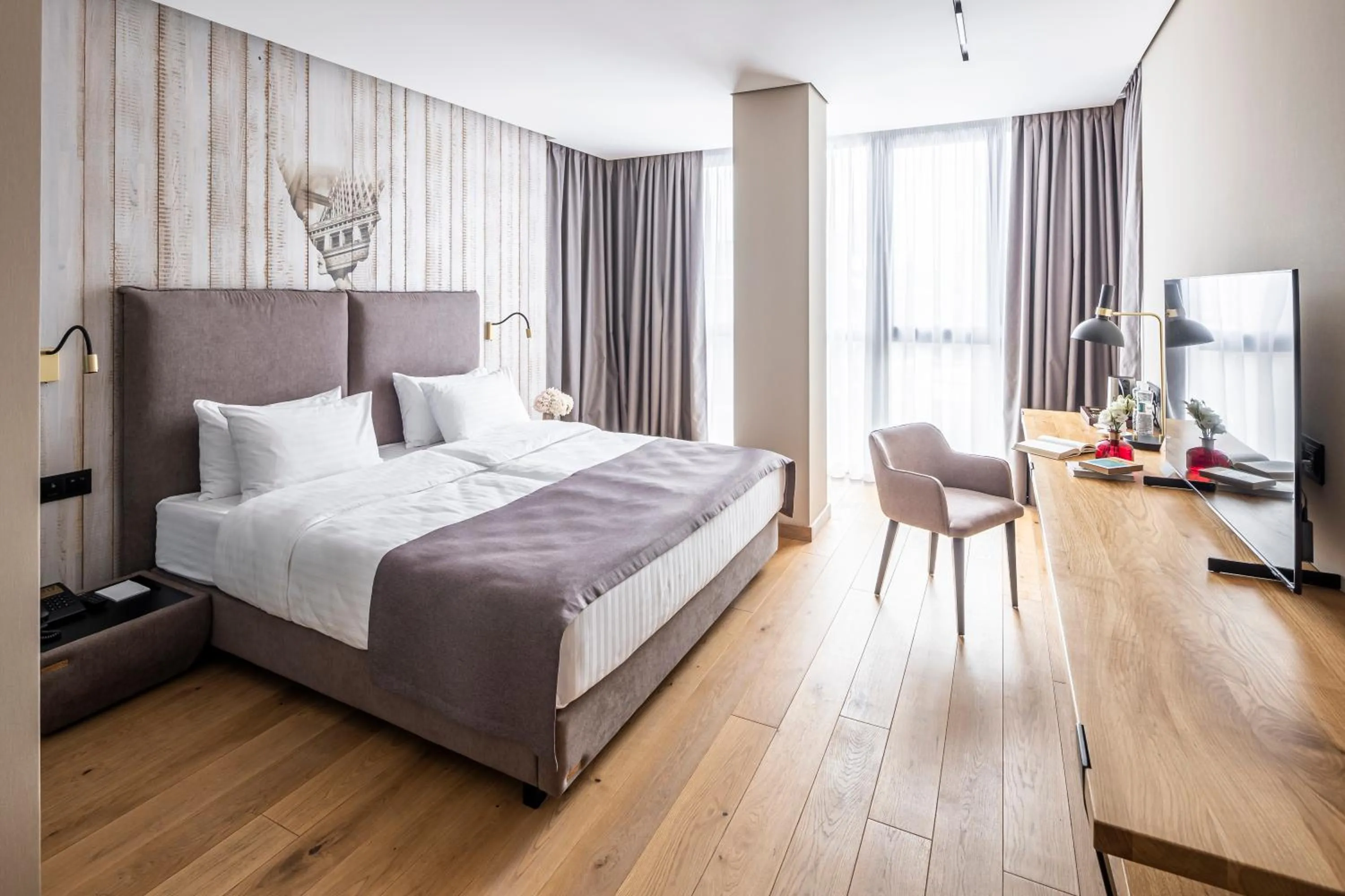 Photo of the whole room, Bed in Loft7