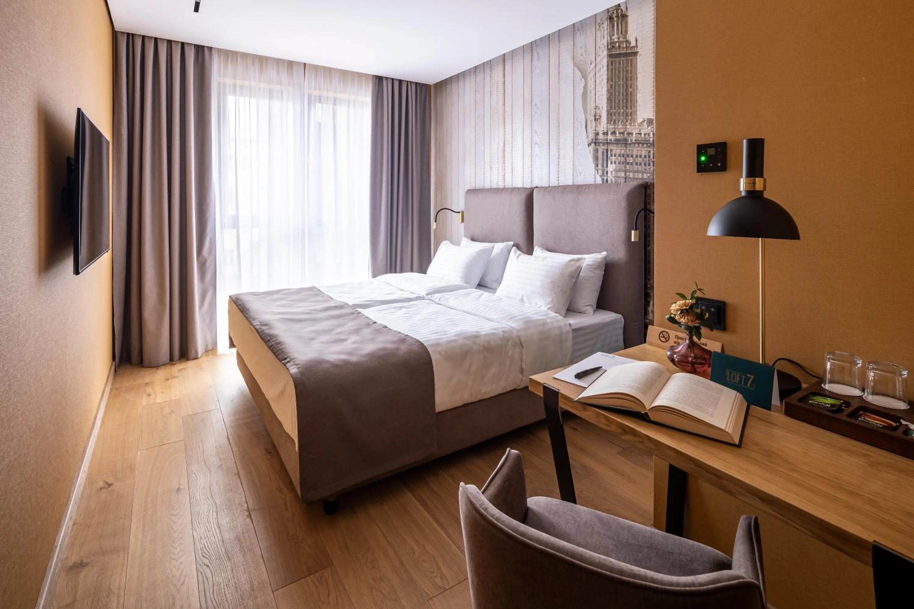 Photo of the whole room, Bed in Loft7