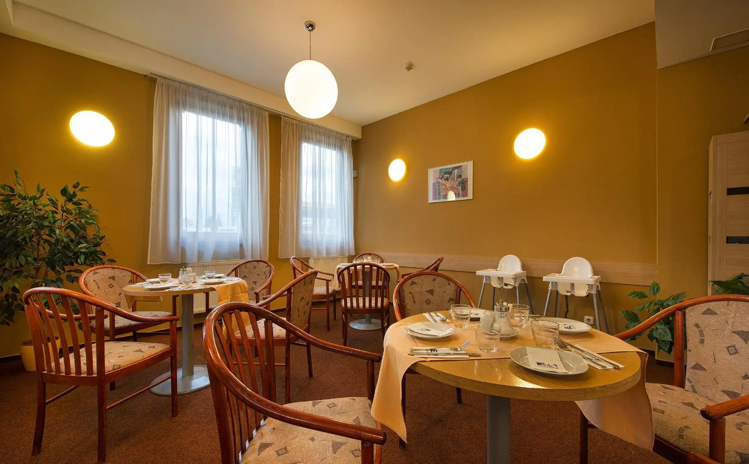 Restaurant/places to eat in EA Hotel Populus Restaurant/places to eat in EA Hotel Populus
