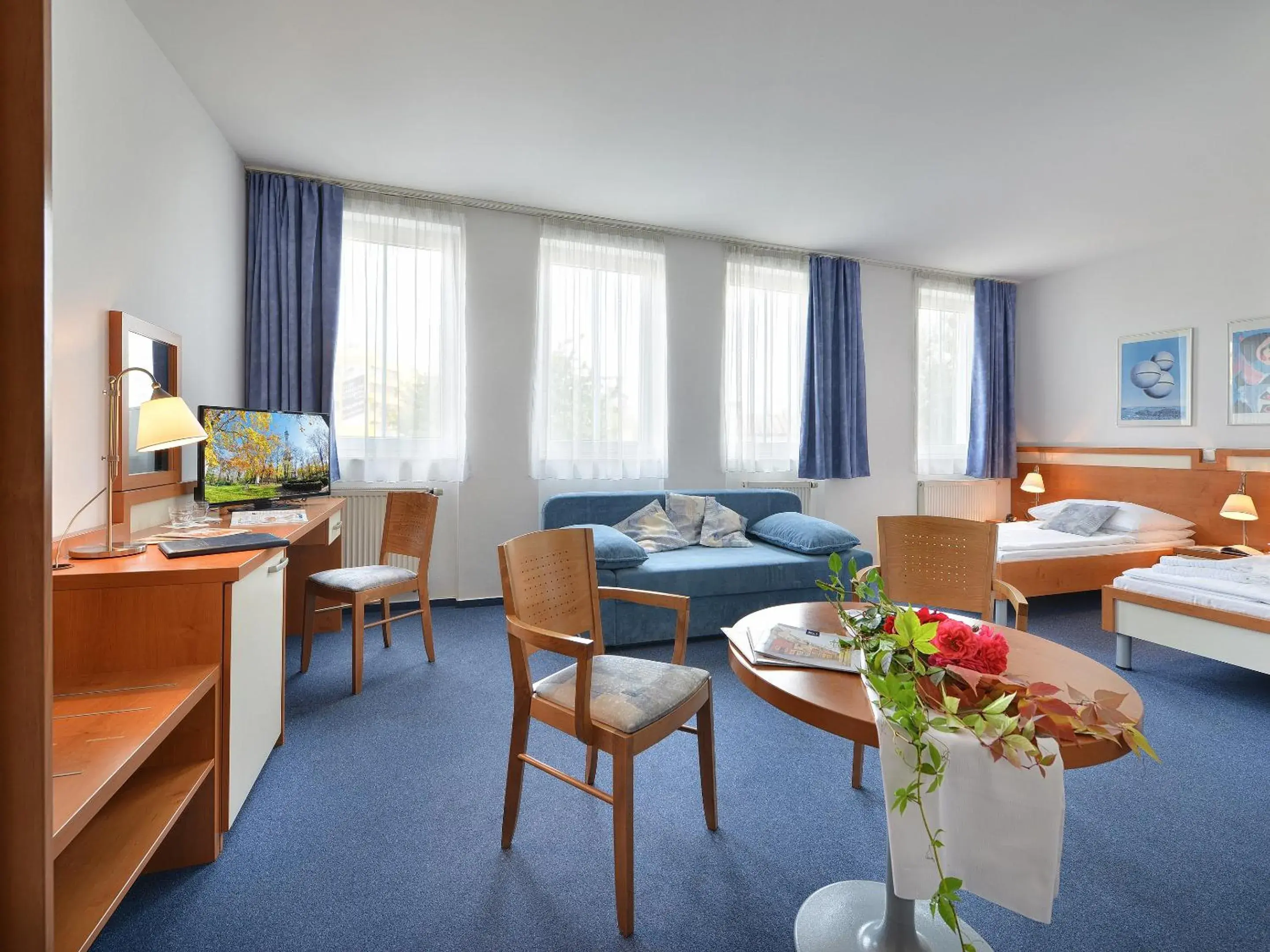 Photo of the whole room, Bed in EA Hotel Populus Photo of the whole room, Bed in EA Hotel Populus