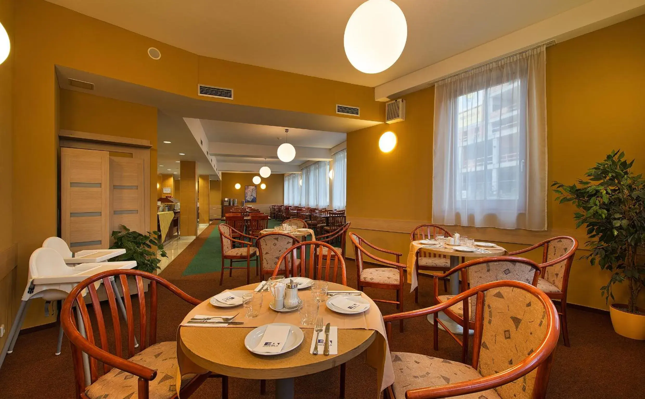 Restaurant/places to eat in EA Hotel Populus Restaurant/places to eat in EA Hotel Populus