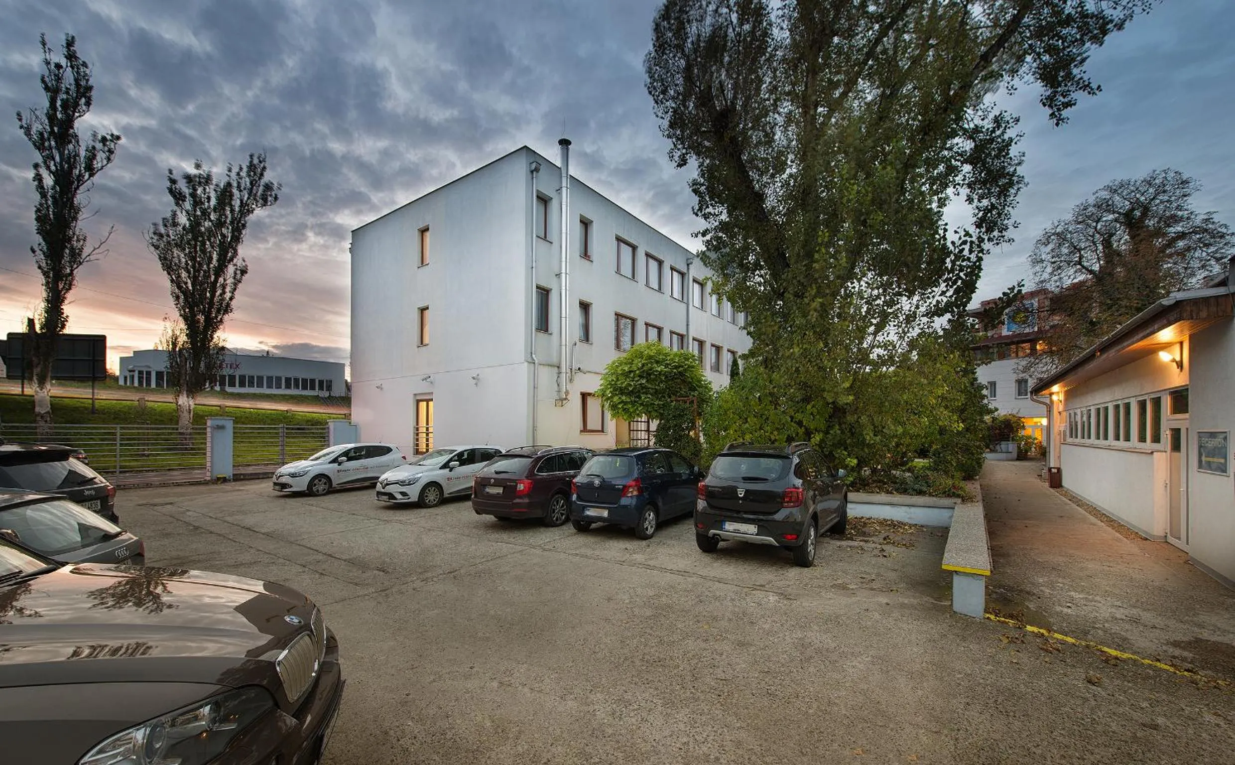 Area and facilities in EA Hotel Populus