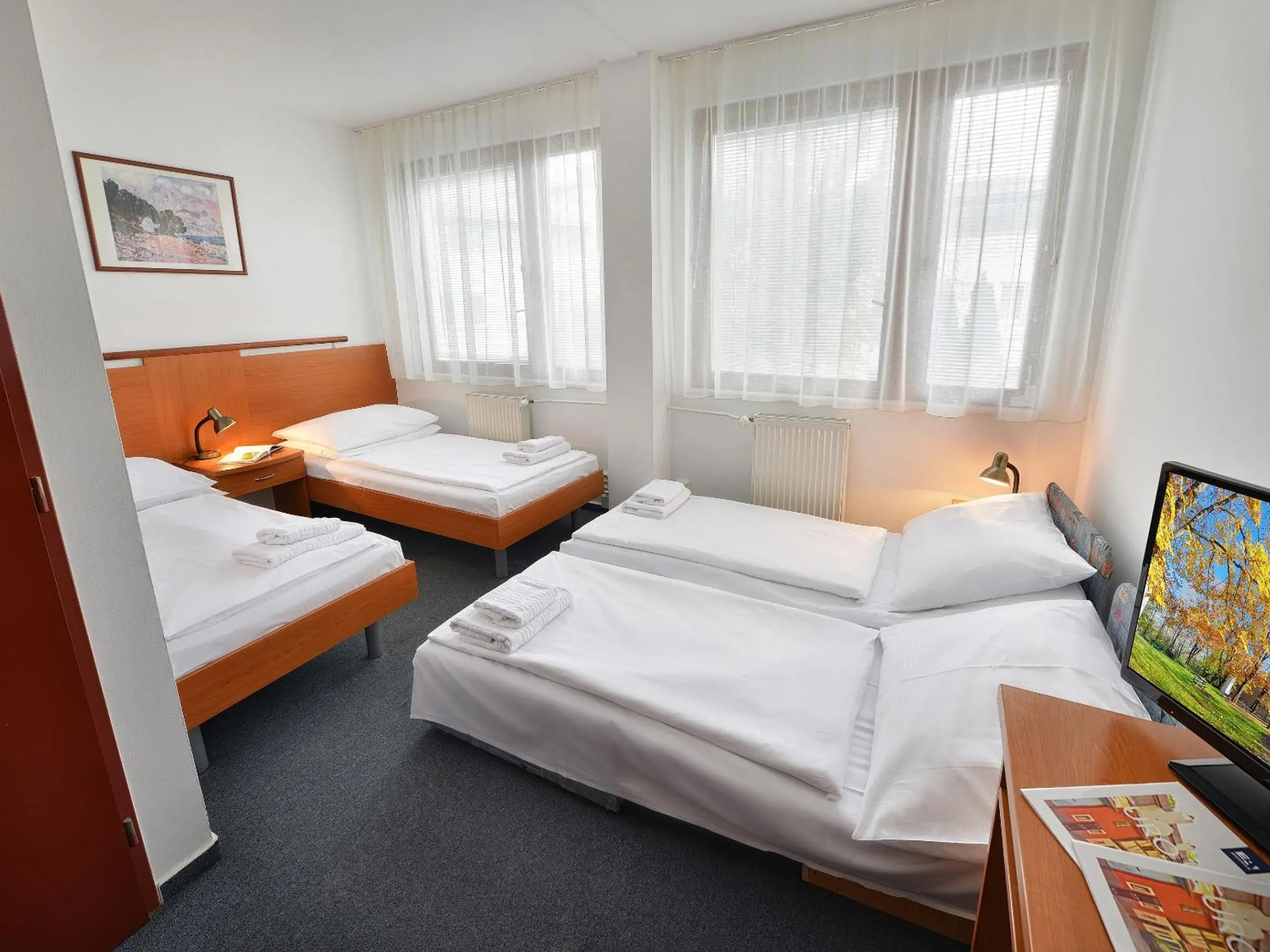 Photo of the whole room, Bed in EA Hotel Populus Photo of the whole room, Bed in EA Hotel Populus