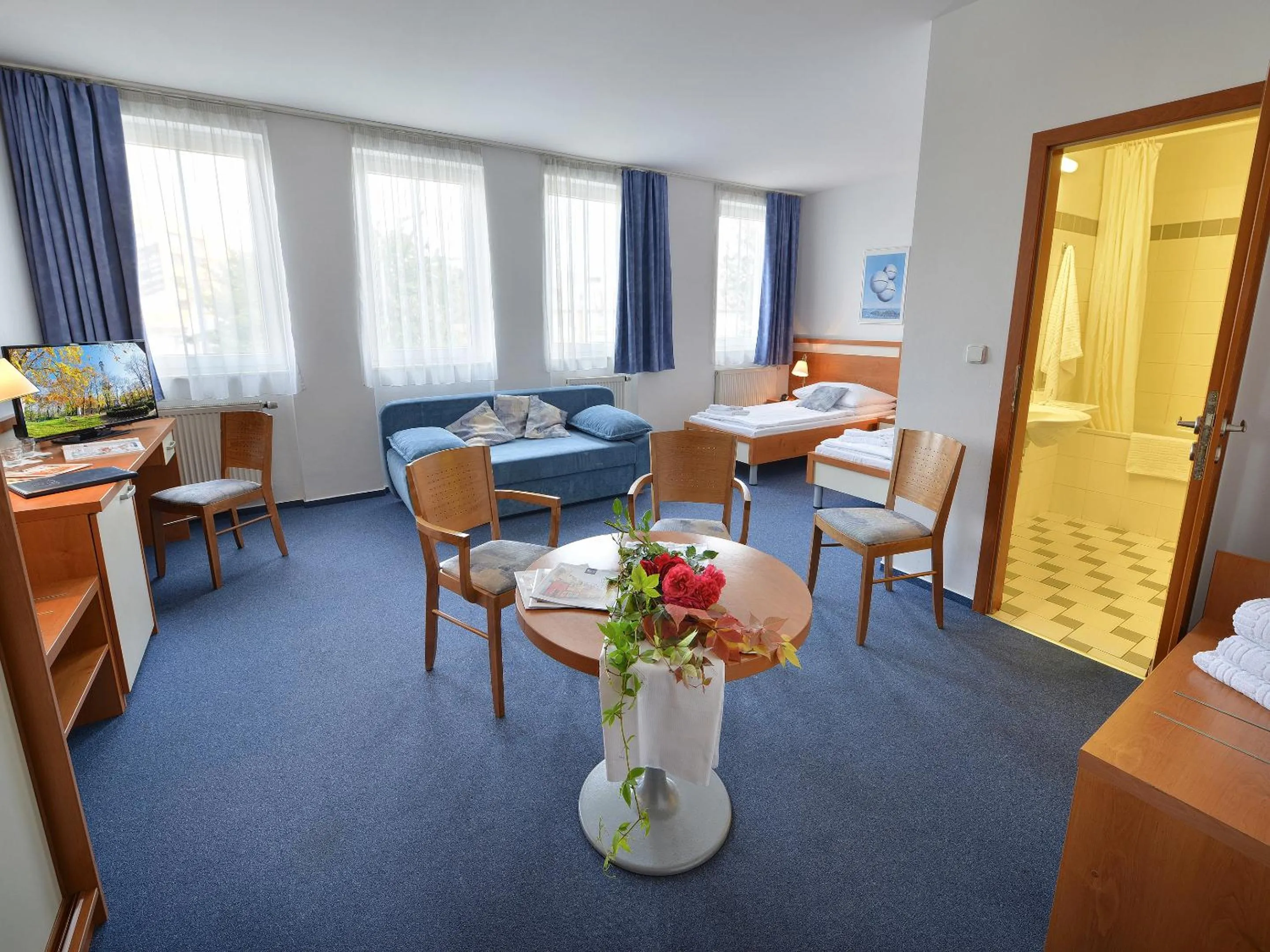 Photo of the whole room, Bed in EA Hotel Populus