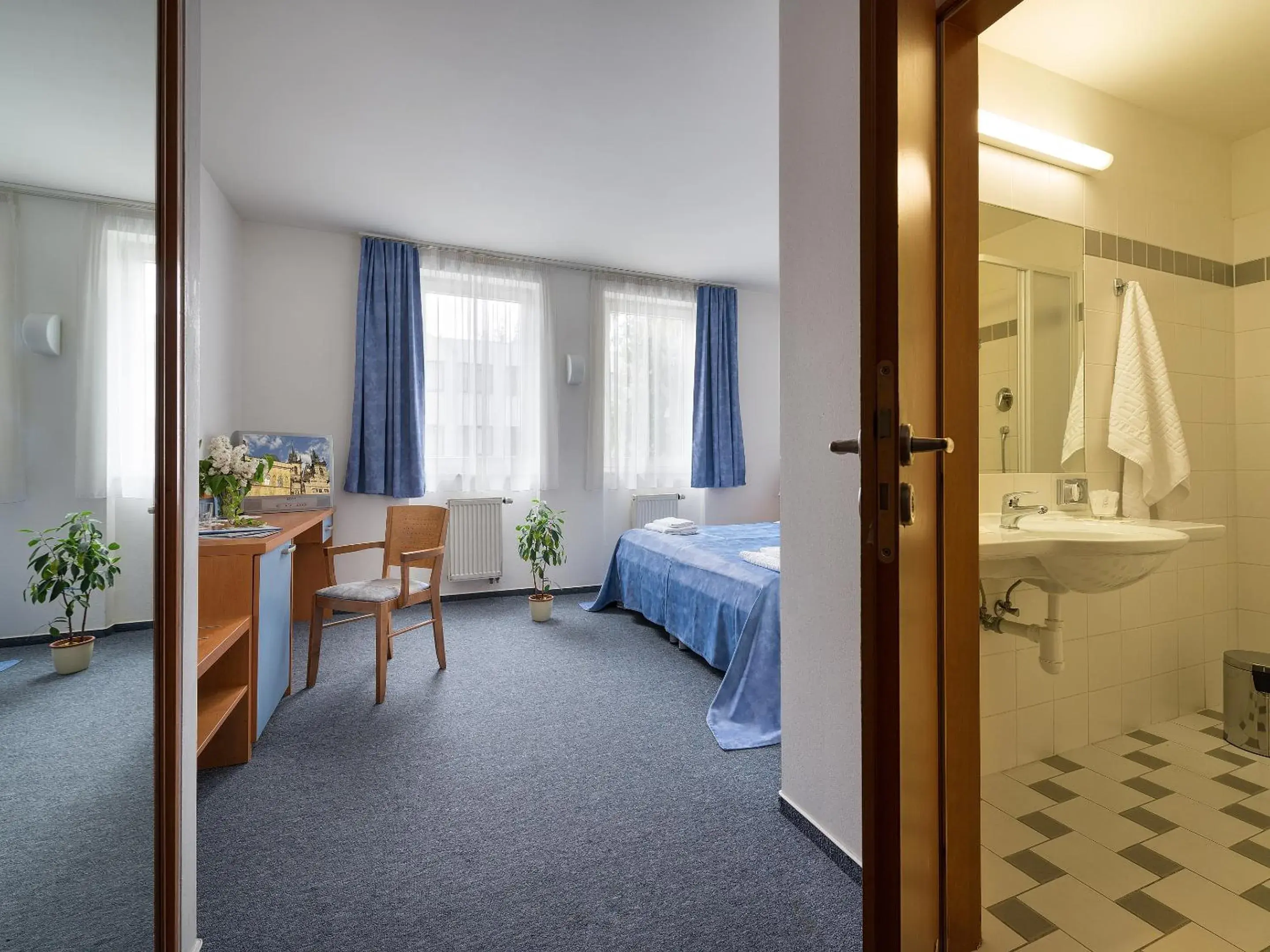 Photo of the whole room, Bed in EA Hotel Populus Photo of the whole room, Bed in EA Hotel Populus