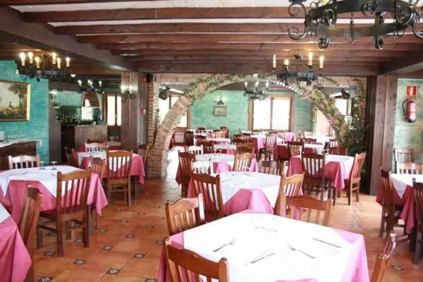 Restaurant/places to eat in Hotel Restaurante La Parra