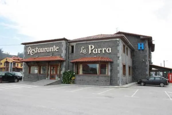 Property building in Hotel Restaurante La Parra