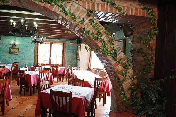 Restaurant/places to eat in Hotel Restaurante La Parra