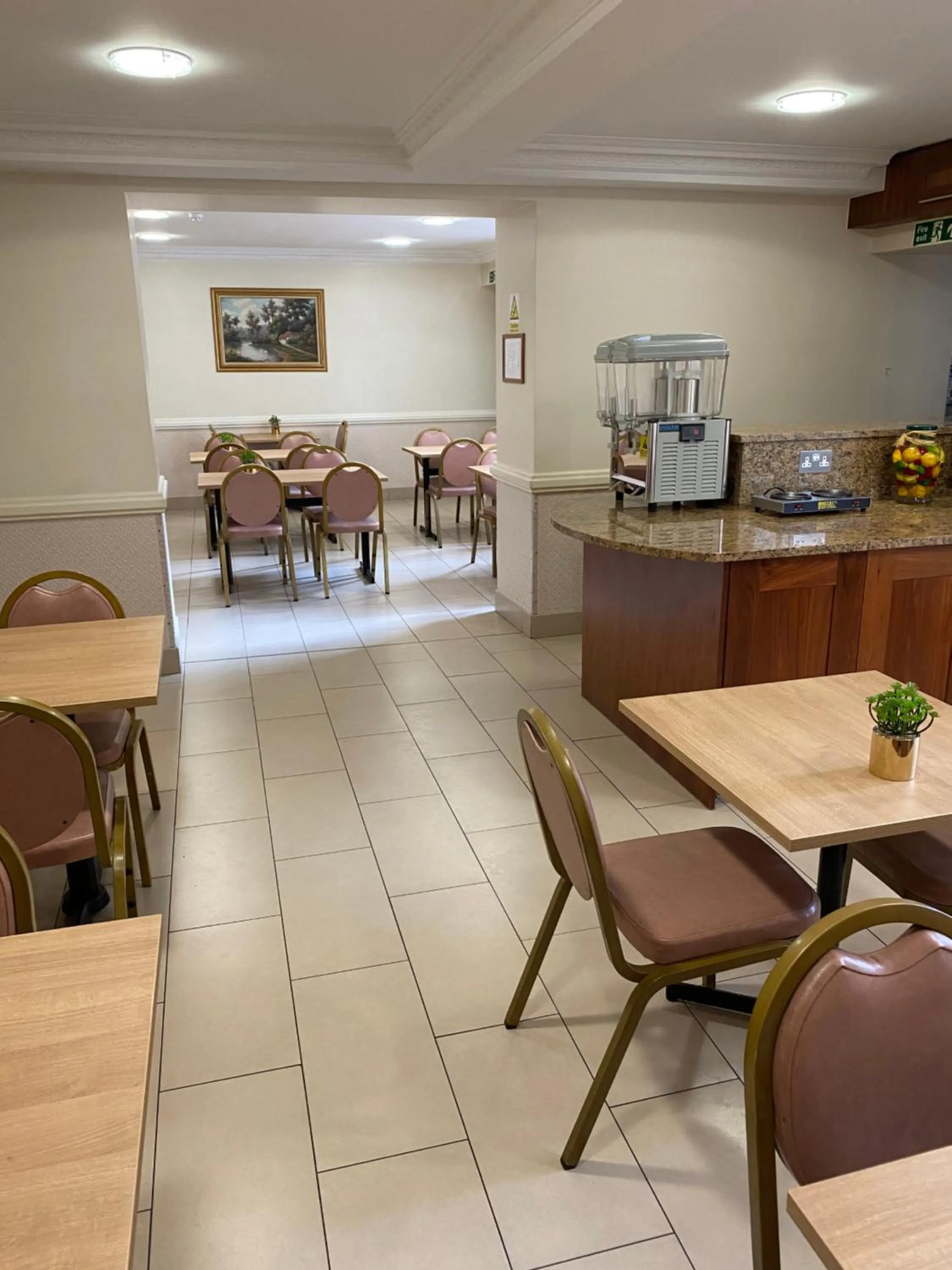 Restaurant/places to eat in Orchard Hotel