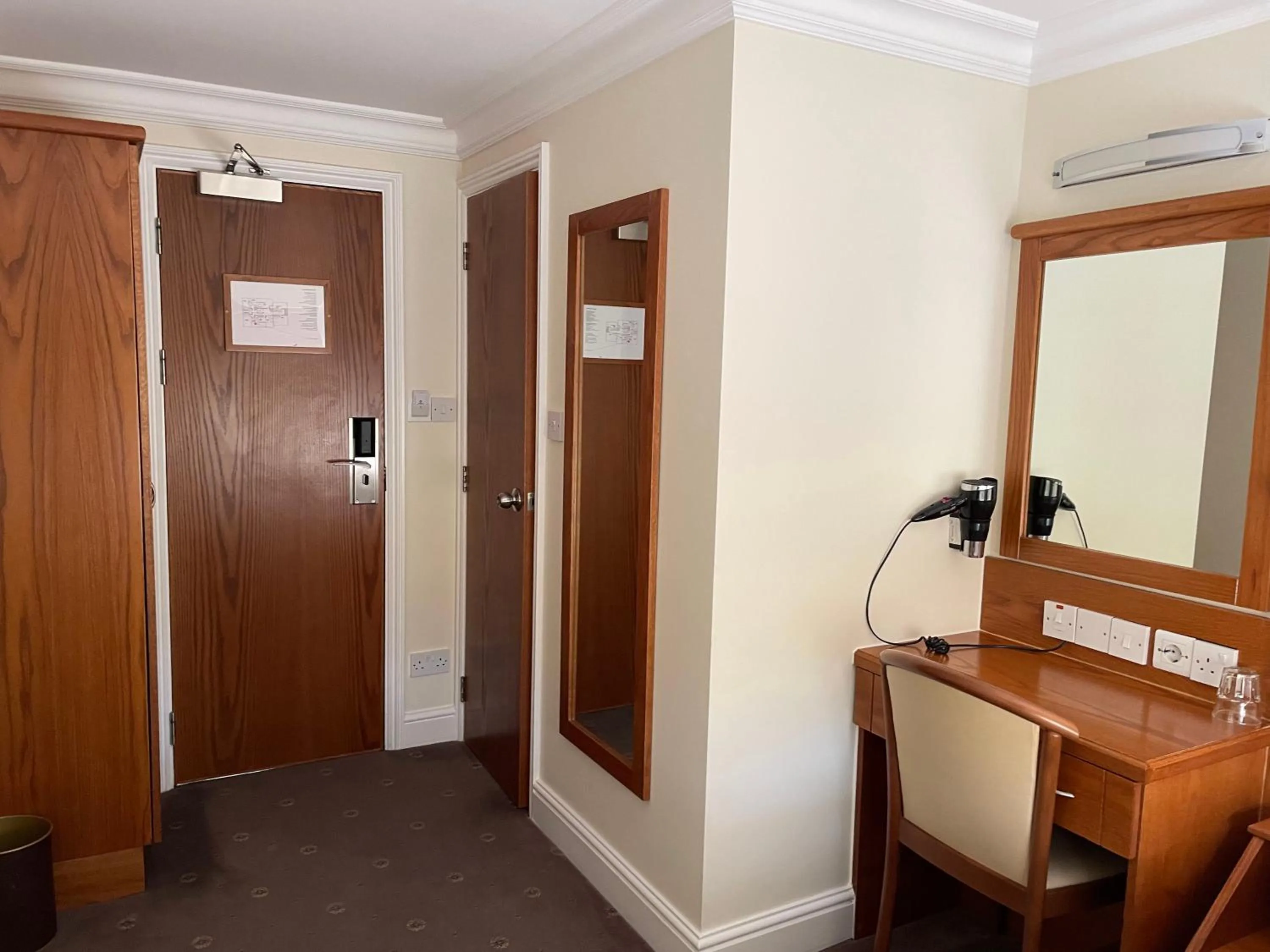 wardrobe in Orchard Hotel