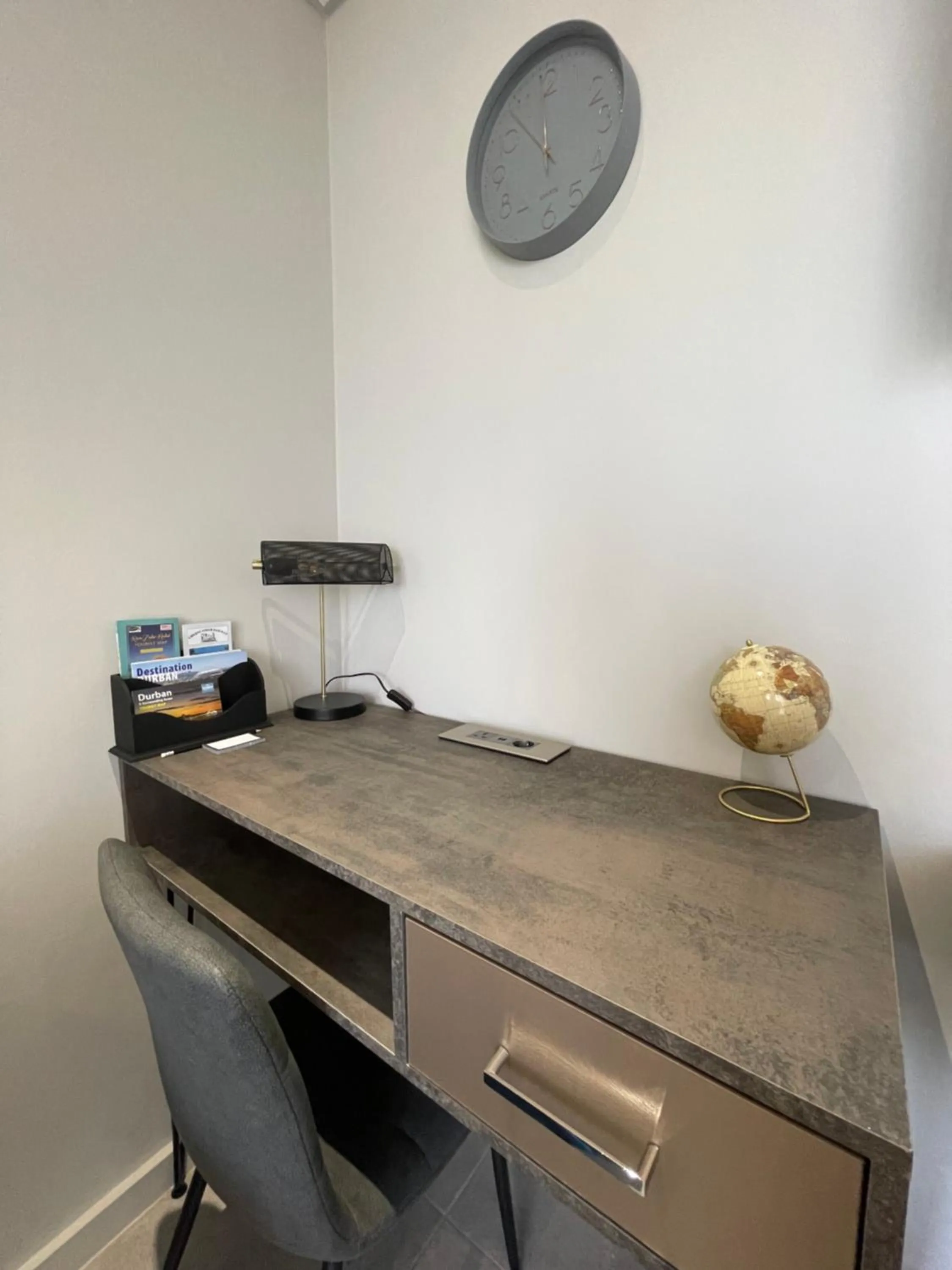 Seating area in Glorystar 2Six2 Florida Road