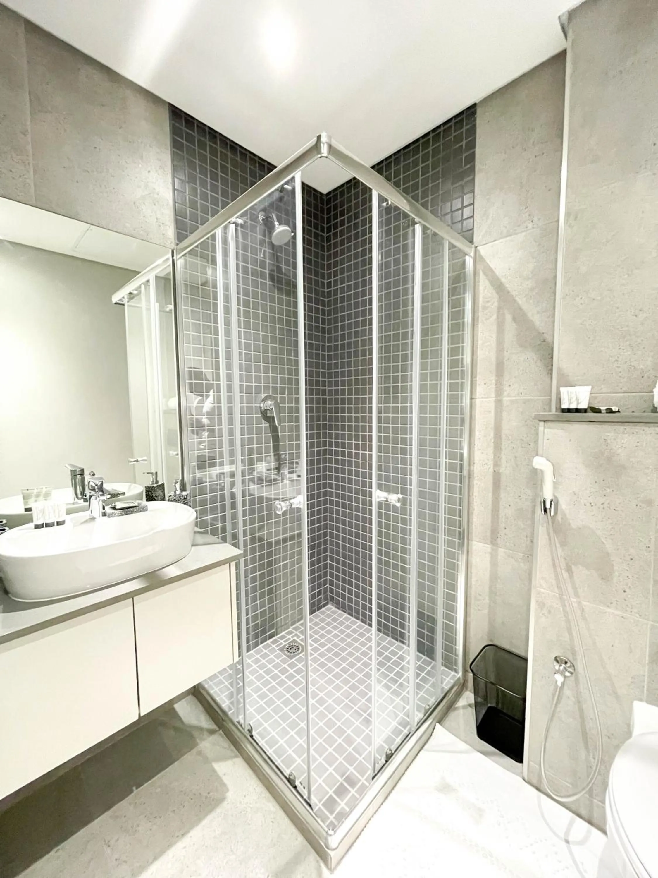 Bathroom in Glorystar 2Six2 Florida Road