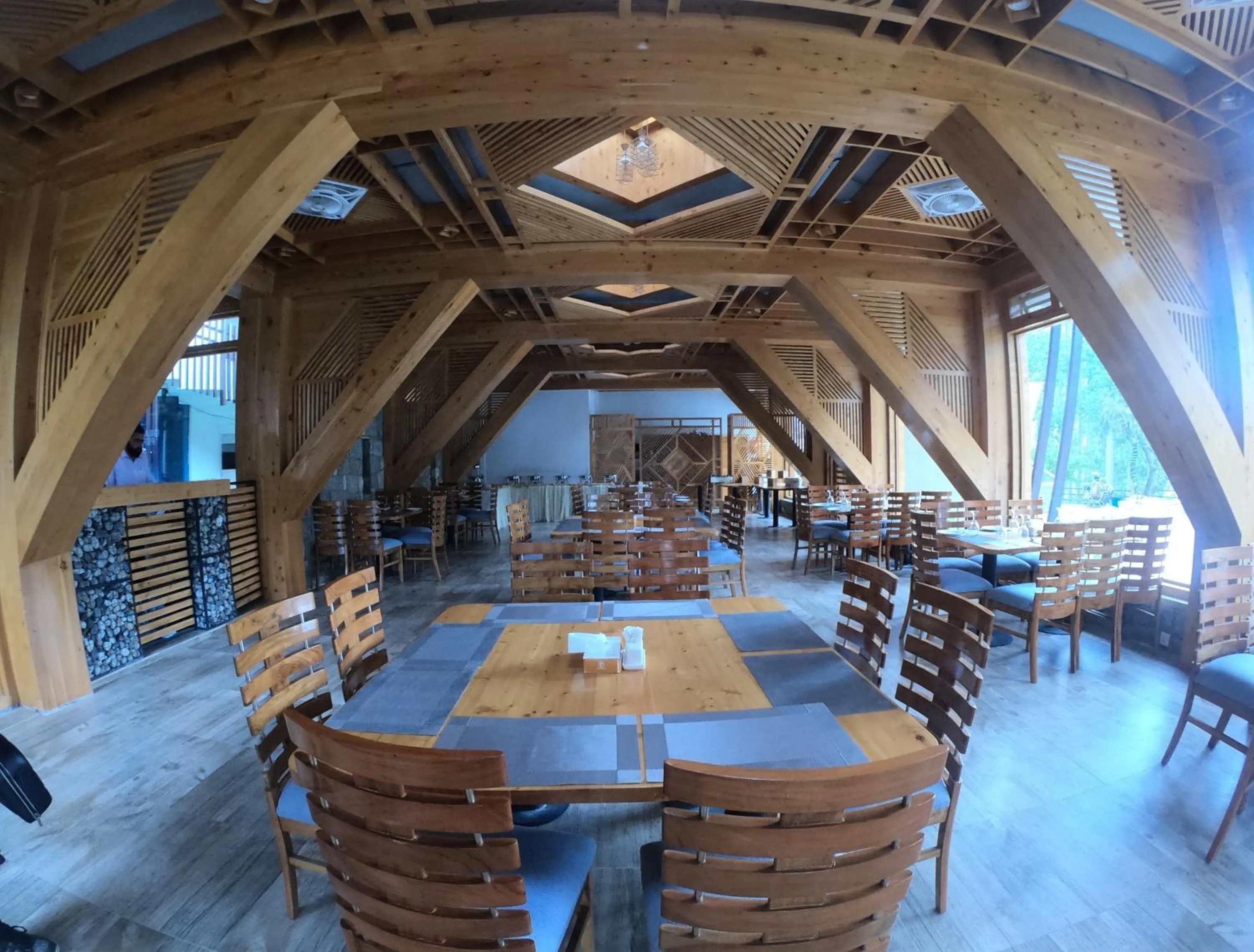 Restaurant/places to eat in Famree Resort Hunza