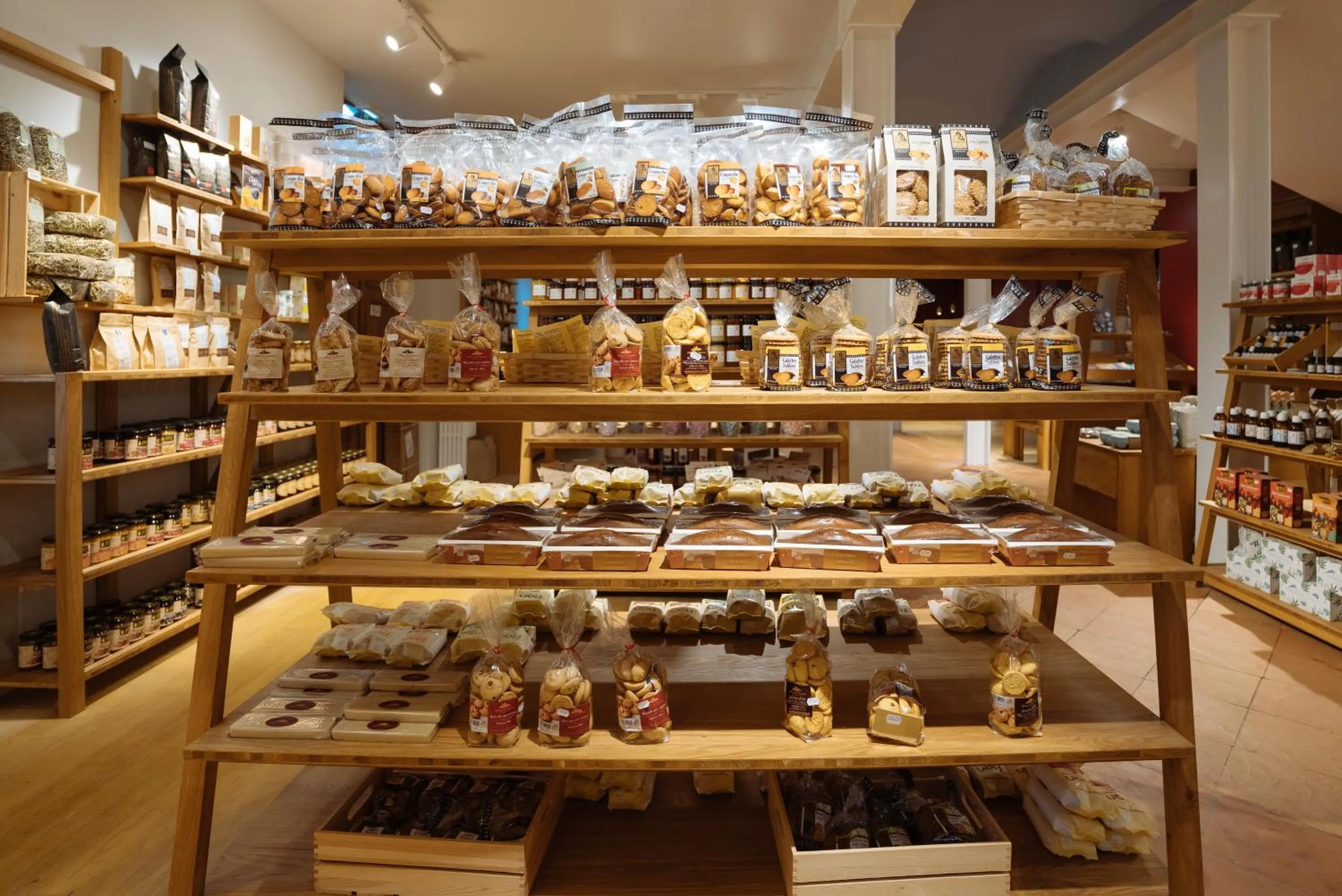 On-site shops in Hotellerie de l'Abbaye du Désert