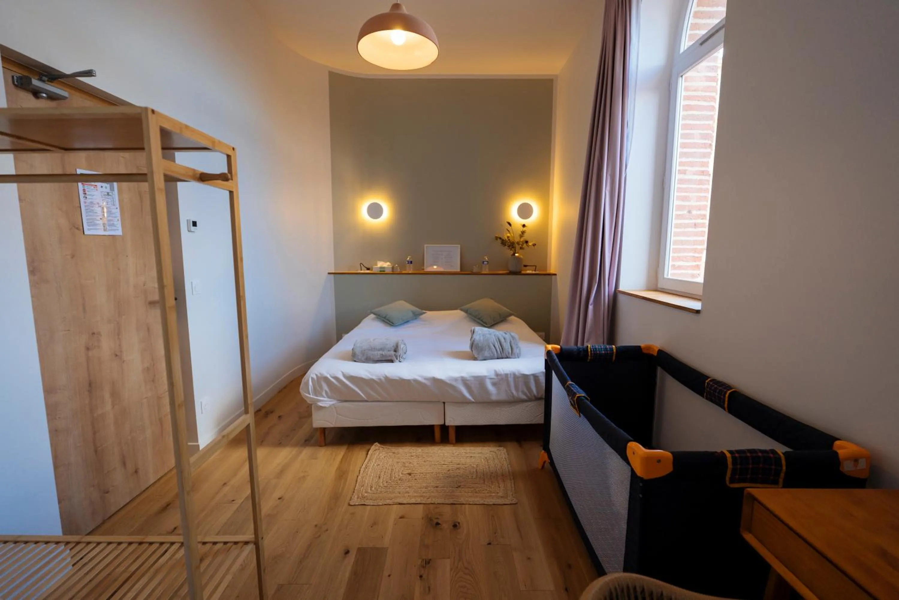 Bedroom, Bed in Hotellerie de l'Abbaye du Désert