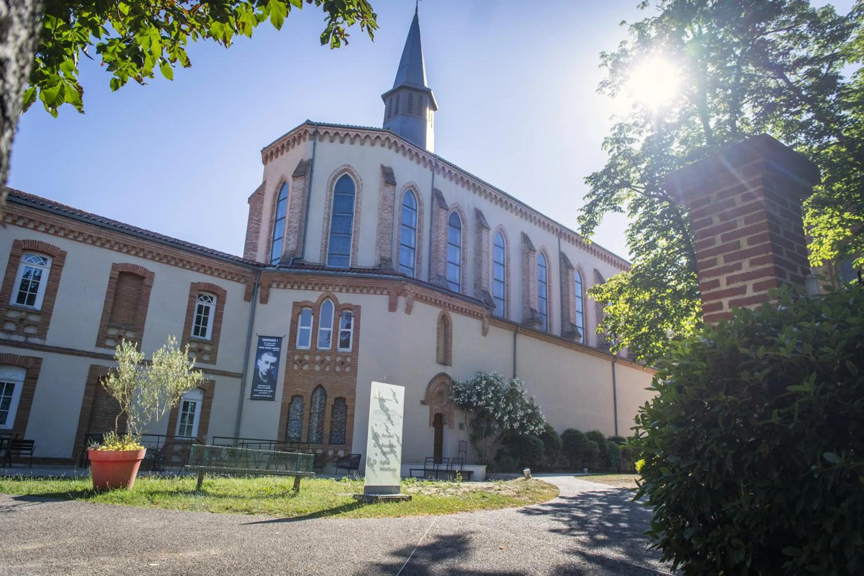 Property building in Hotellerie de l'Abbaye du Désert