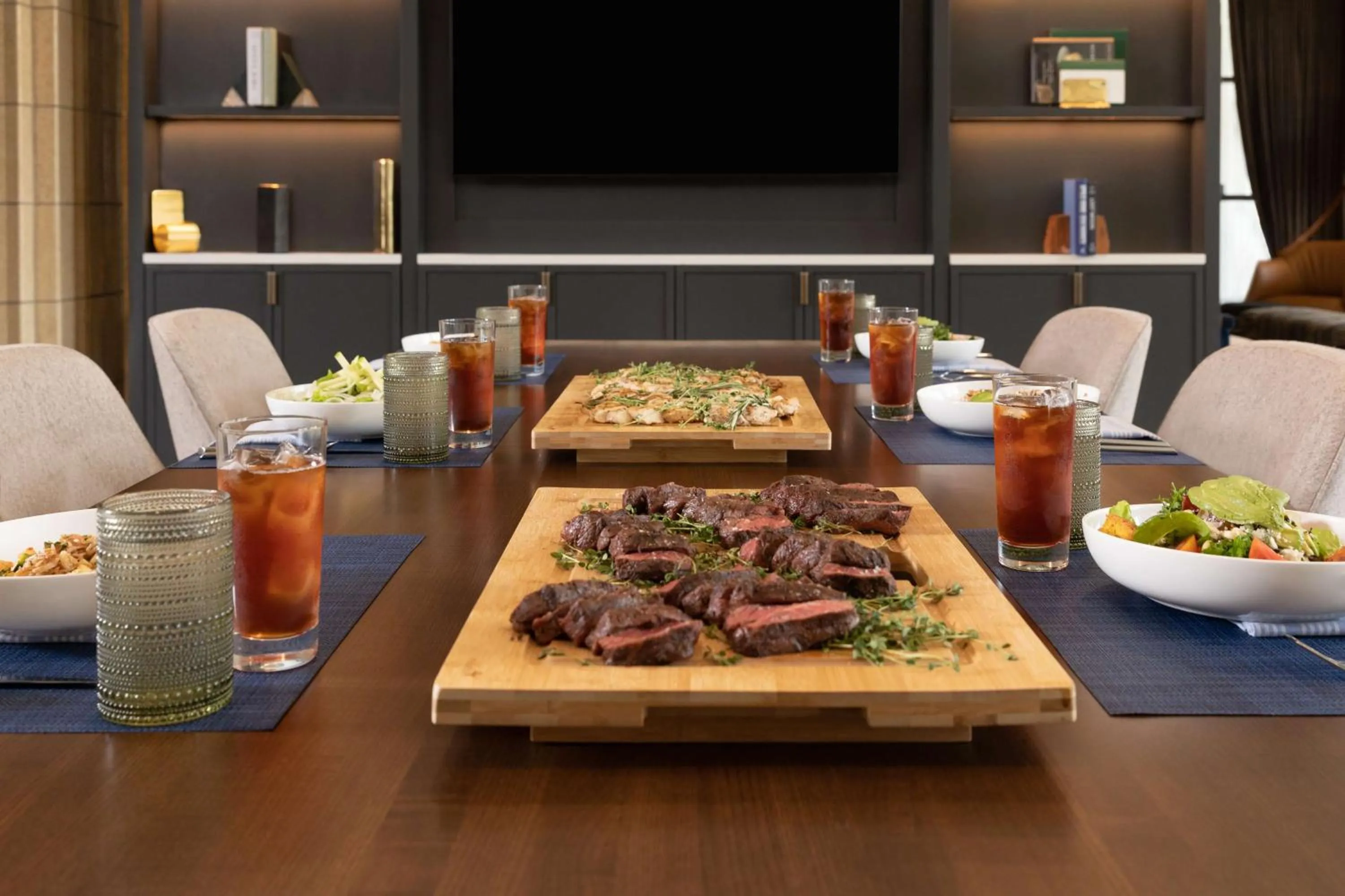 Restaurant/places to eat in The Slate Hotel Denver Downtown, Tapestry by Hilton