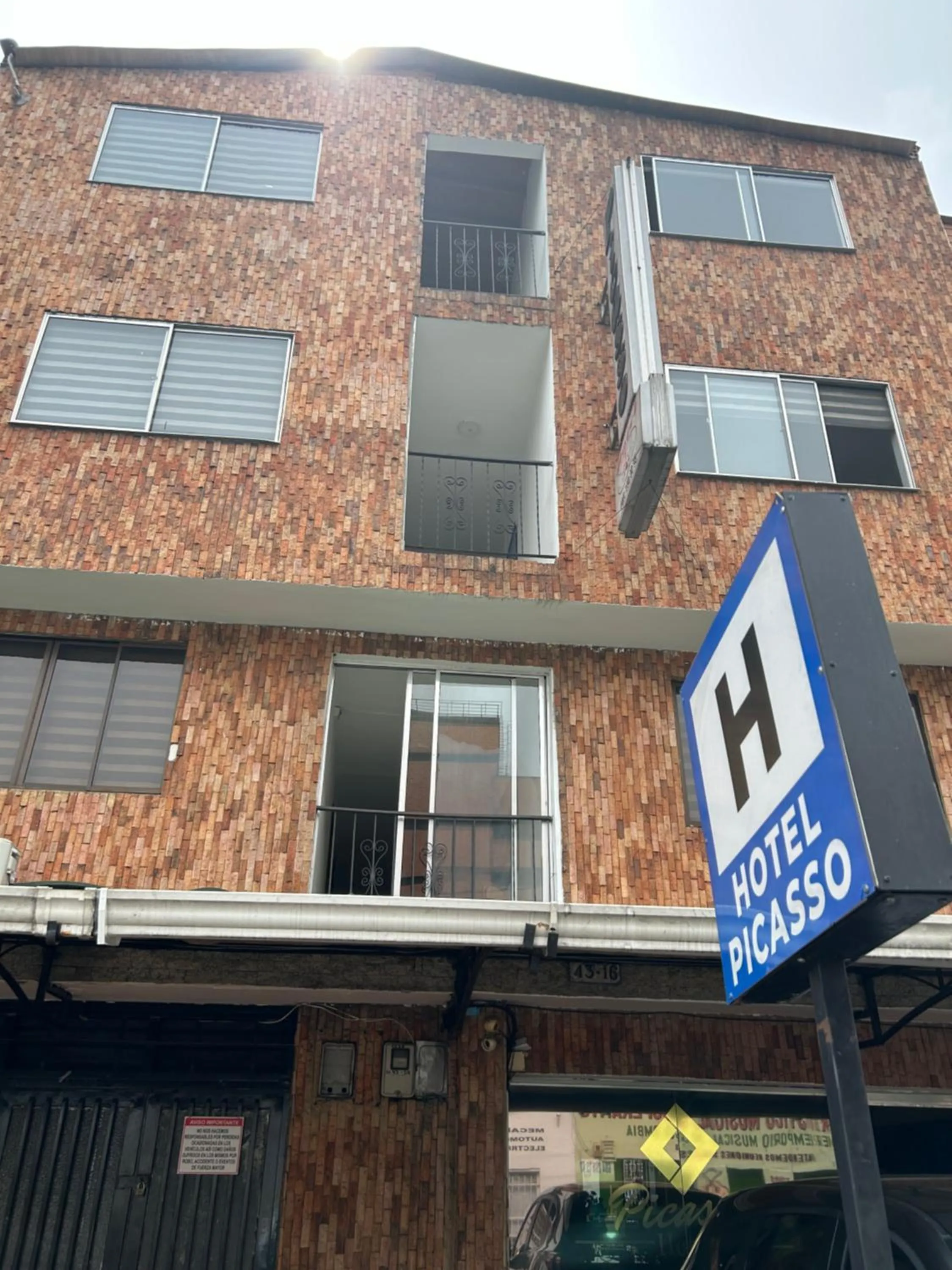 Property building in Hotel Picasso 70