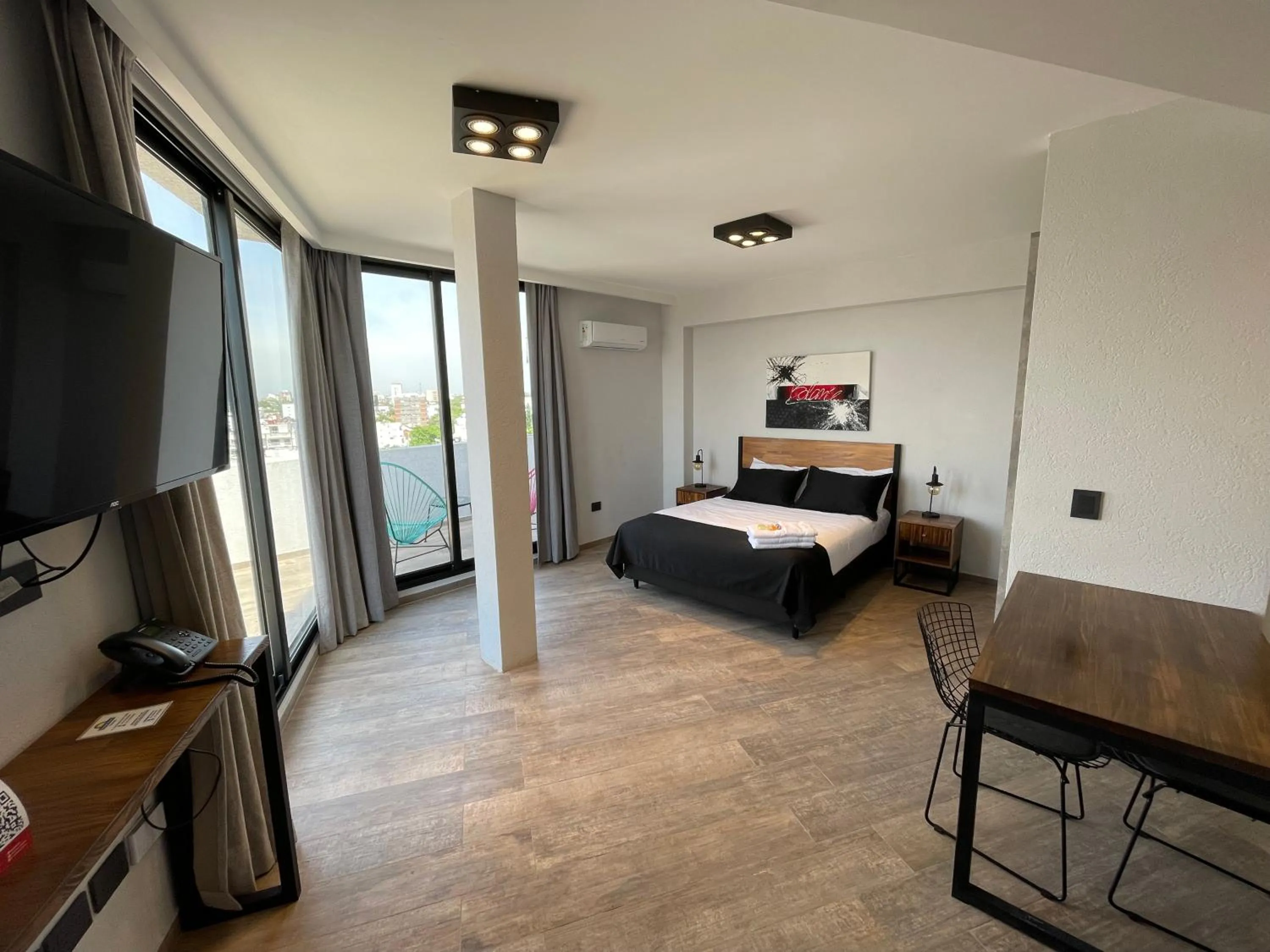 Photo of the whole room, Bed in Days Inn Devoto