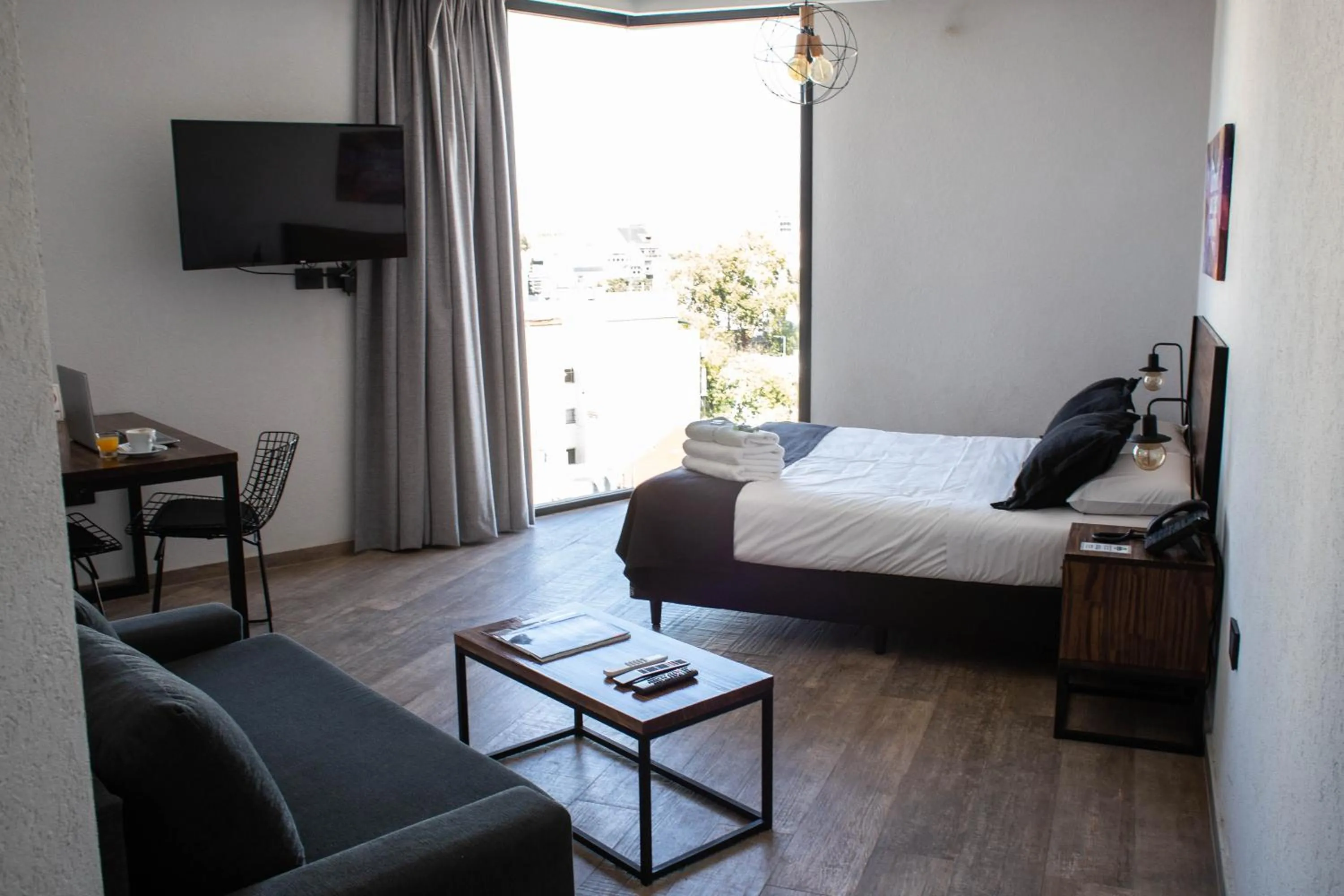 Photo of the whole room, Bed in Days Inn Devoto