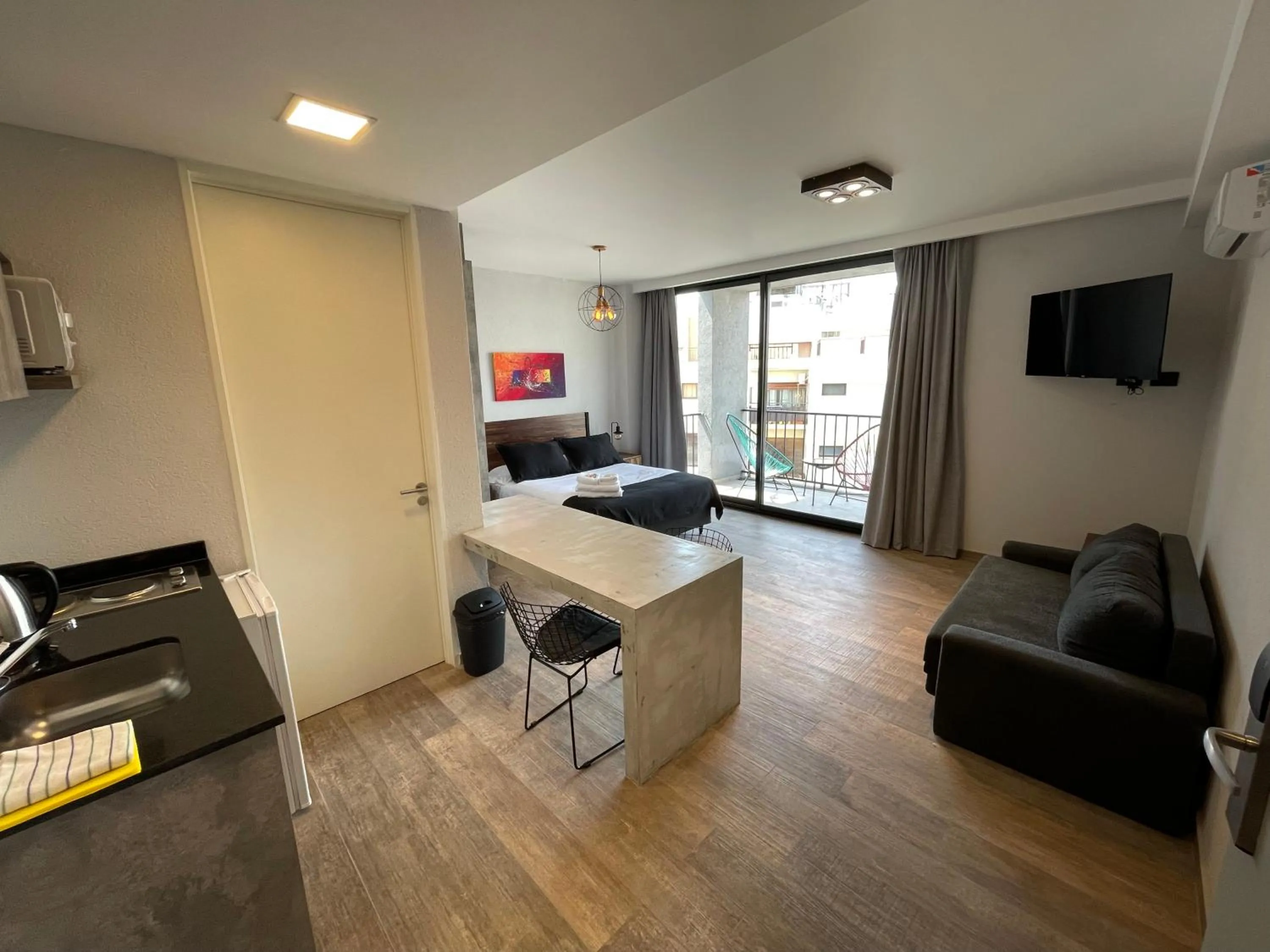 Photo of the whole room, Bed in Days Inn Devoto