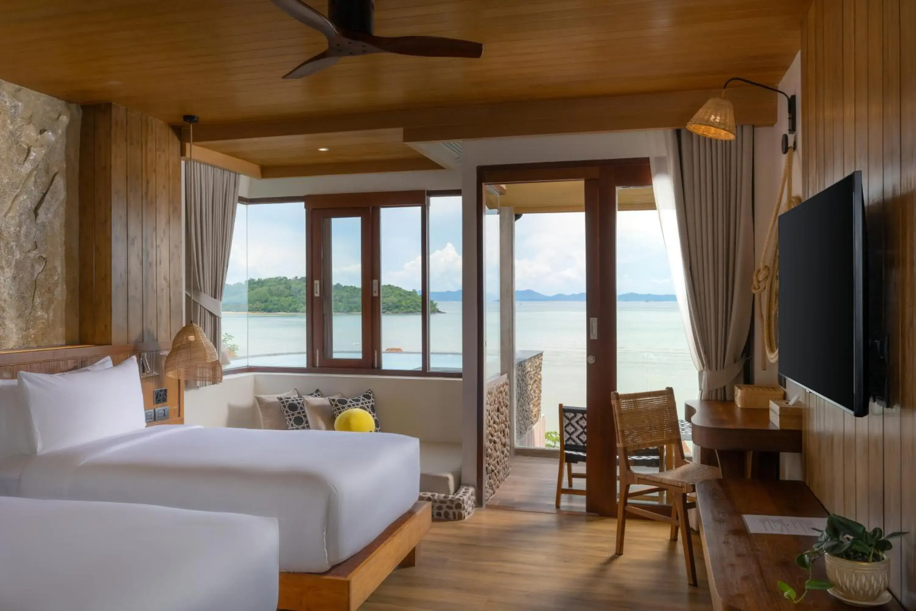 Studio Ocean View Twin Bed in SINAE Phuket Luxury Hotel Studio Ocean View Twin Bed in SINAE Phuket Luxury Hotel