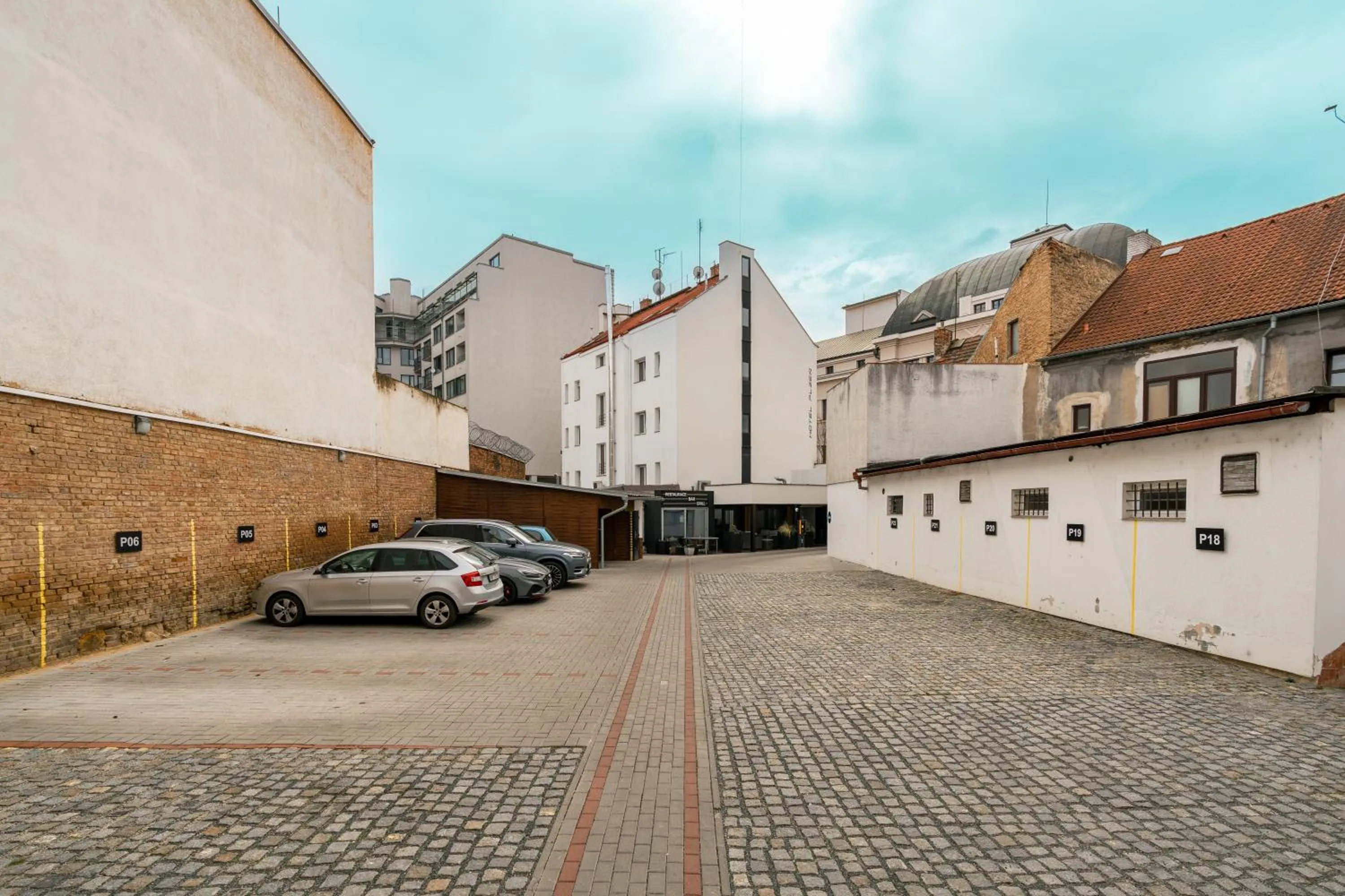 Parking in Hotel Plzeň