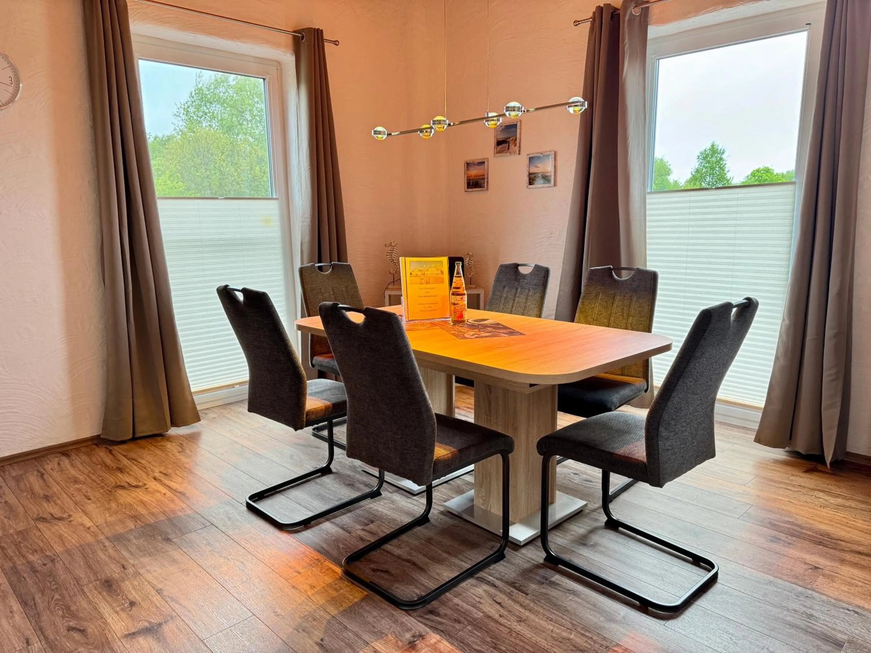Dining area in Villa Moorstern am Badesee Tannenhausen