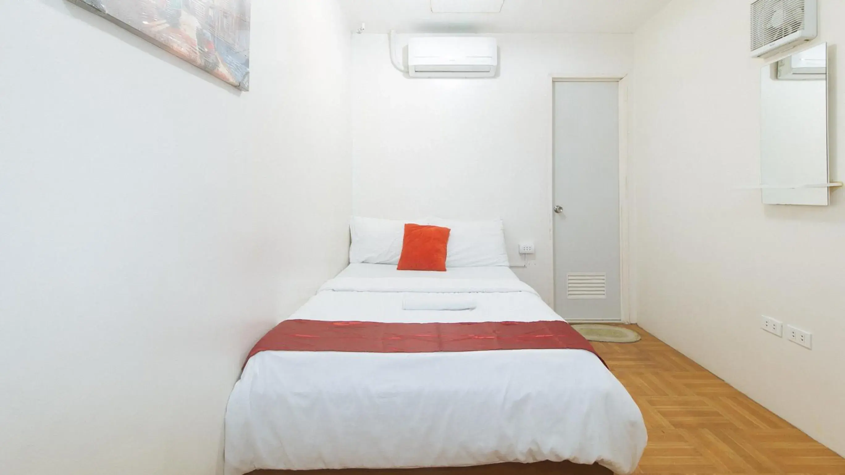 Bedroom, Bed in Nearest Hostel Pasay City by RedDoorz Bedroom, Bed in Nearest Hostel Pasay City by RedDoorz