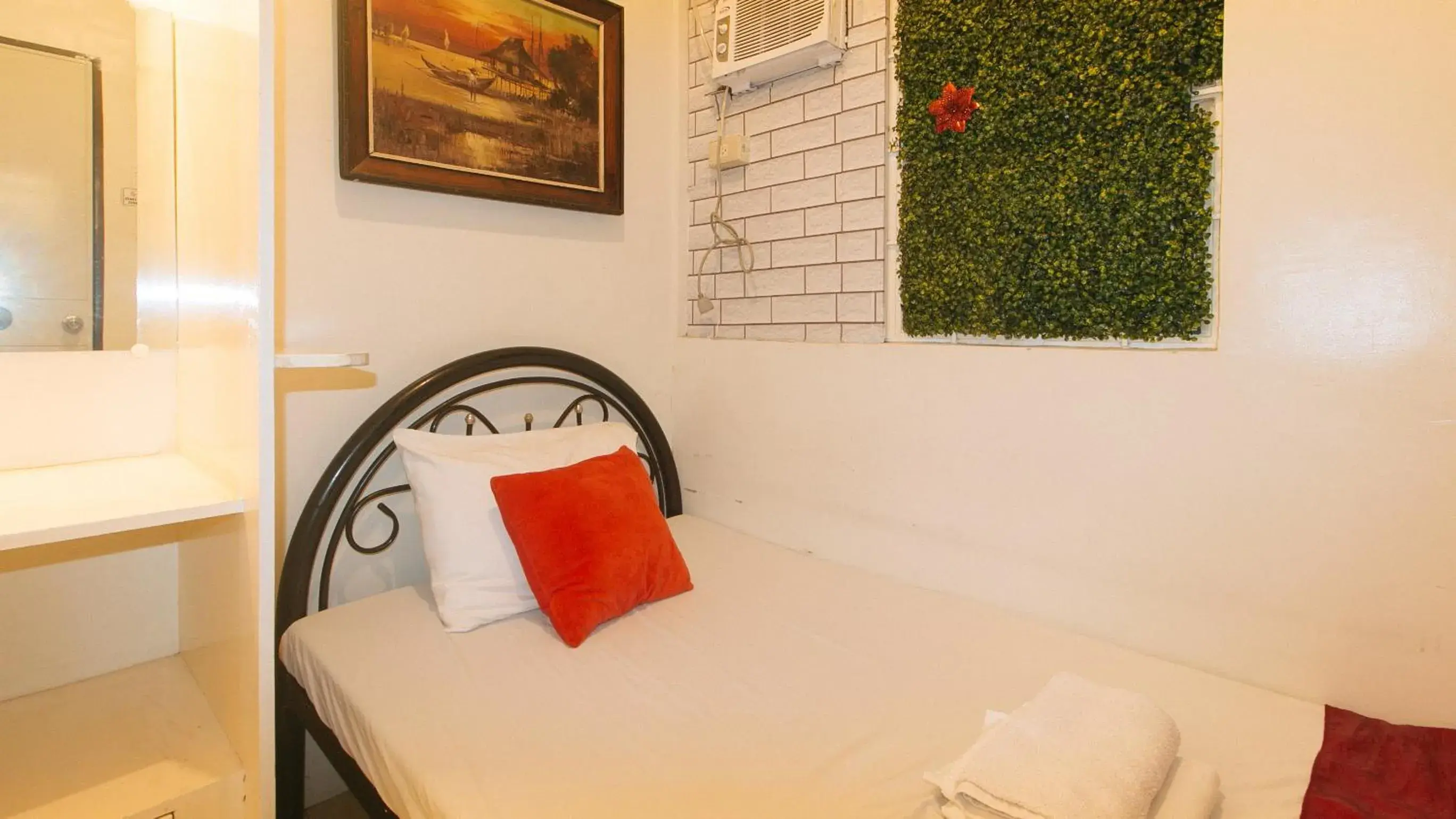 Photo of the whole room, Bed in Nearest Hostel Pasay City by RedDoorz Photo of the whole room, Bed in Nearest Hostel Pasay City by RedDoorz