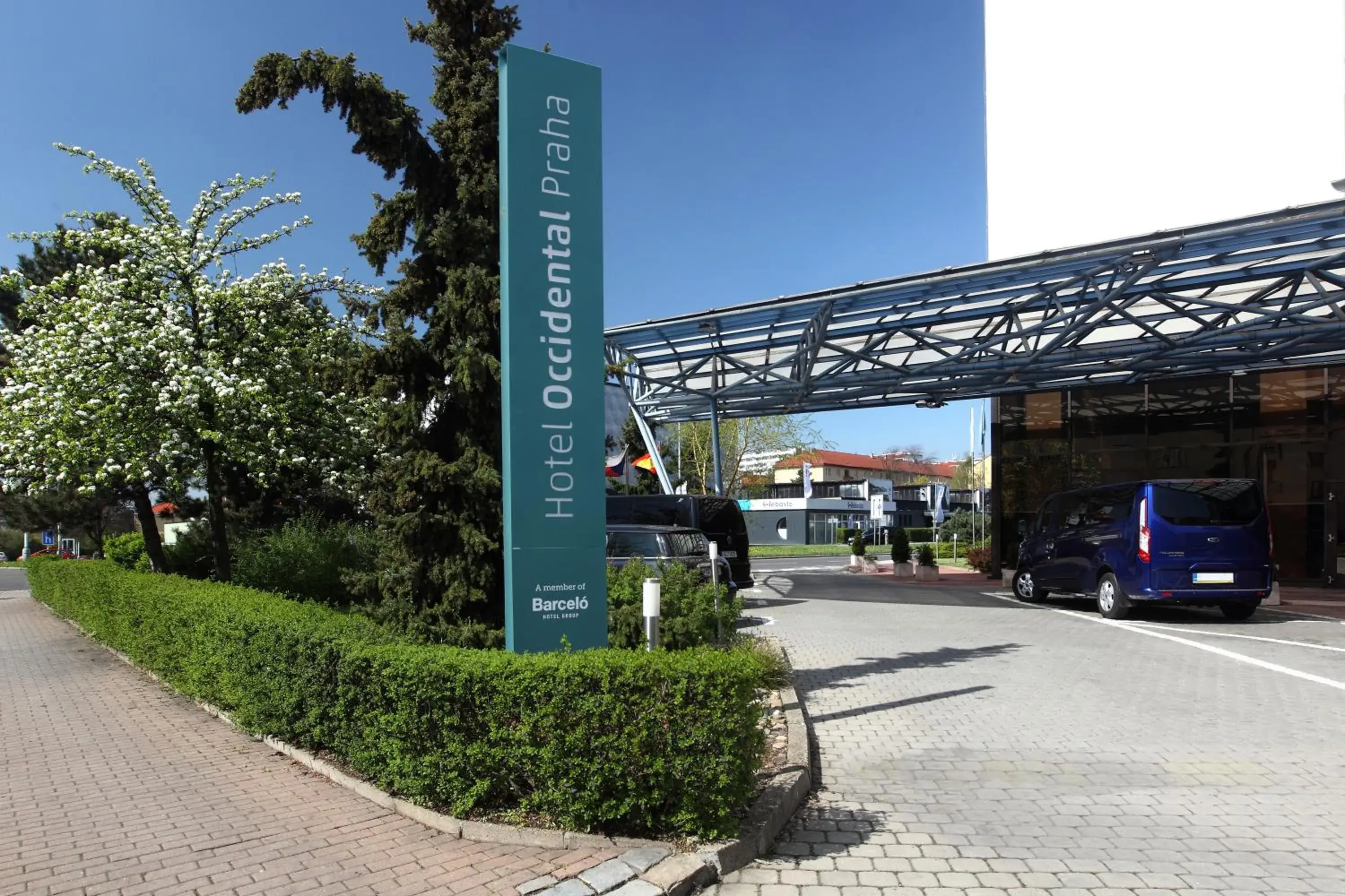 Facade/entrance in Occidental Praha Facade/entrance in Occidental Praha