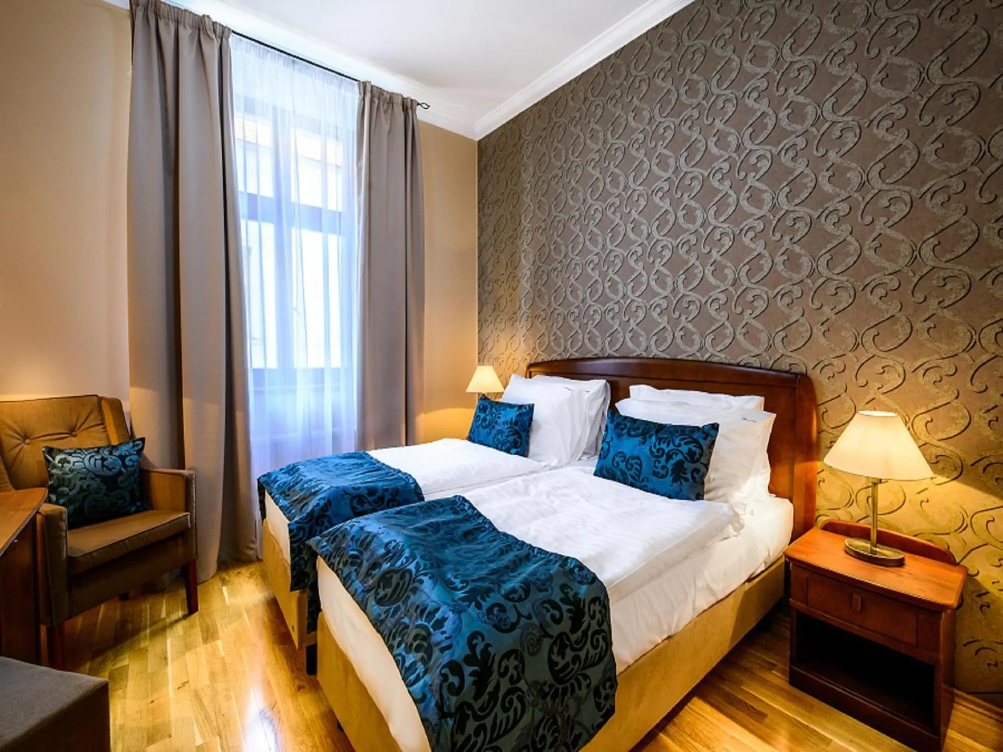 Photo of the whole room, Bed in Alexander