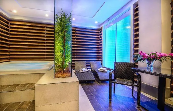 Hot Tub in Alexander