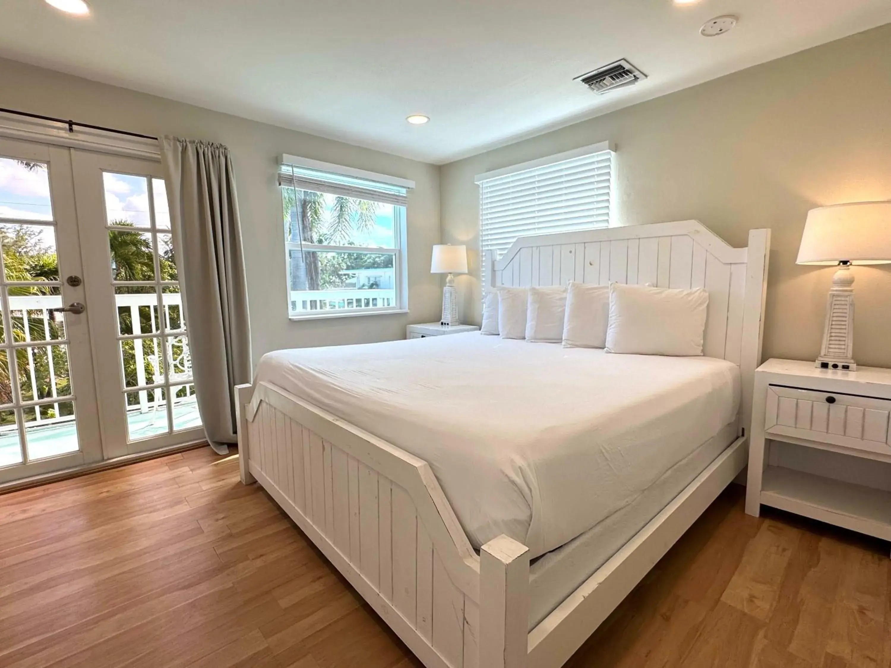 Bed in Gulf View Waterfront Resort Bed in Gulf View Waterfront Resort