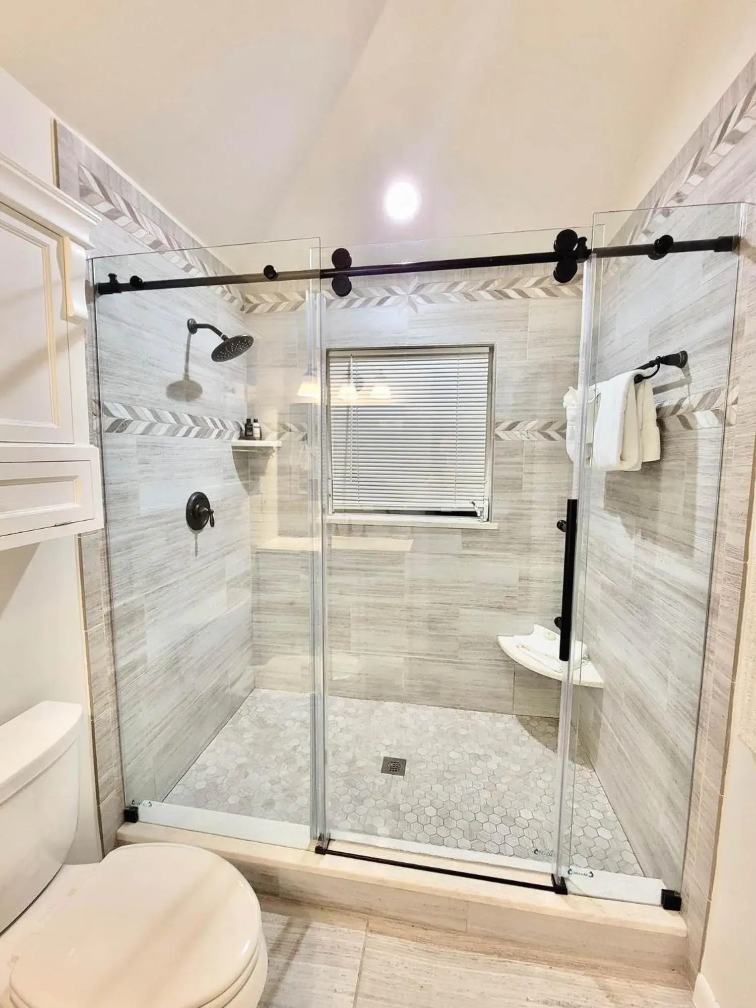 Shower in Gulf View Waterfront Resort Shower in Gulf View Waterfront Resort