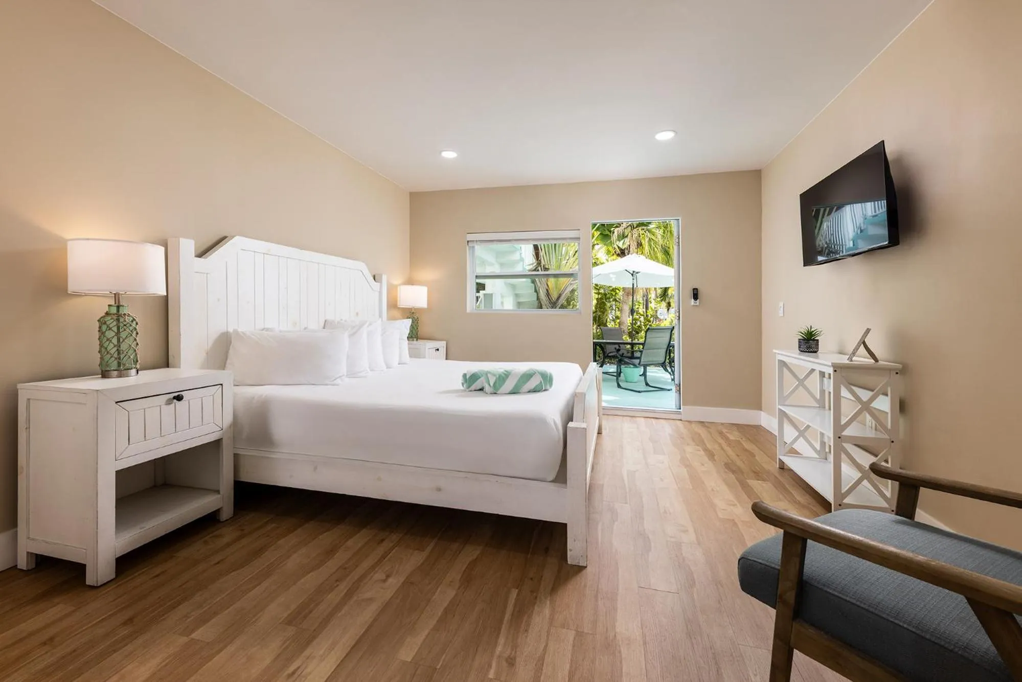 Bed in Gulf View Waterfront Resort