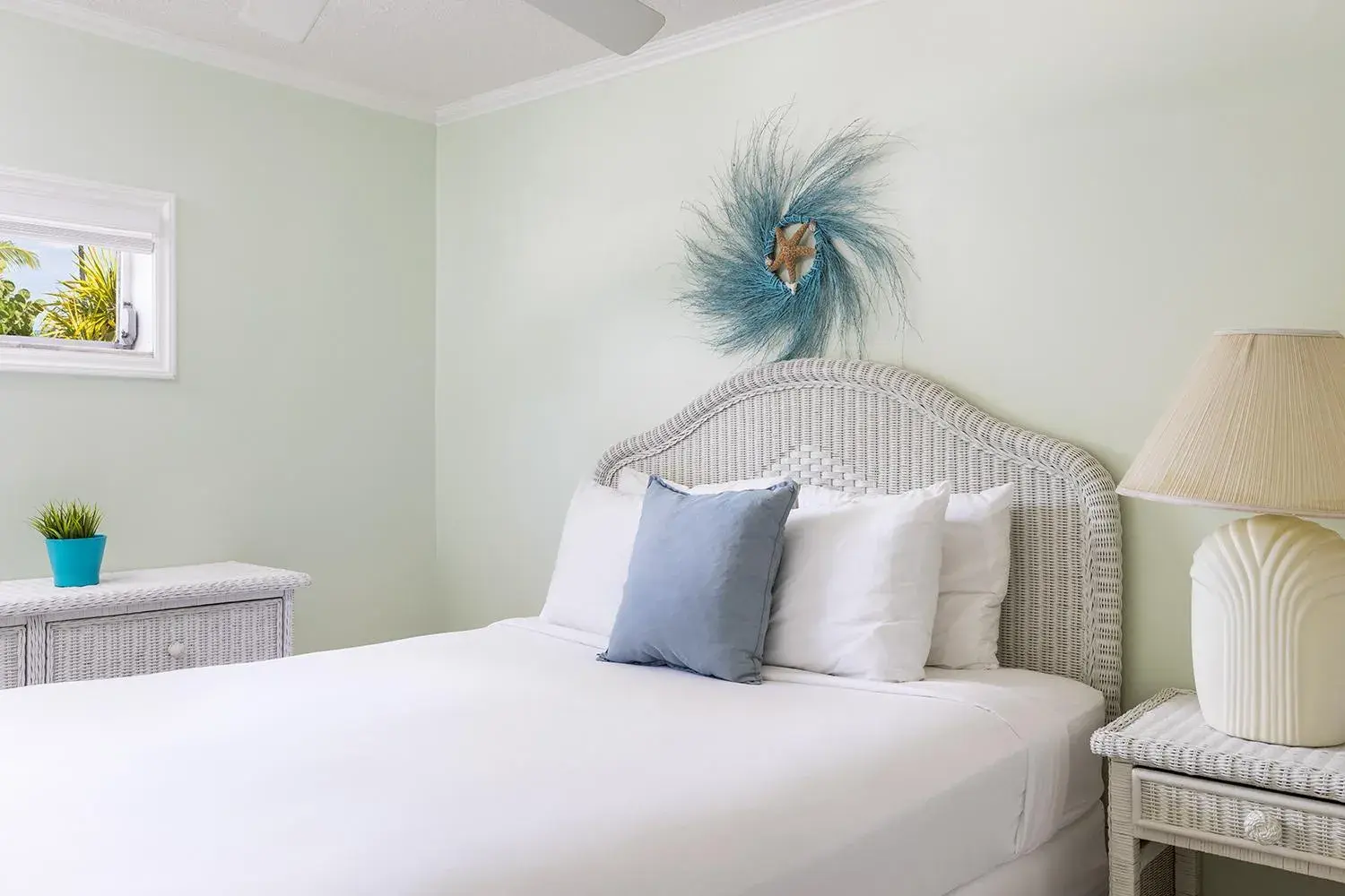 Bed in Gulf View Waterfront Resort Bed in Gulf View Waterfront Resort