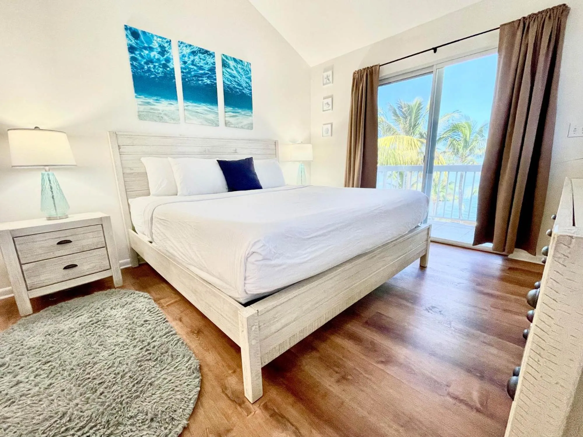 Bed in Gulf View Waterfront Resort