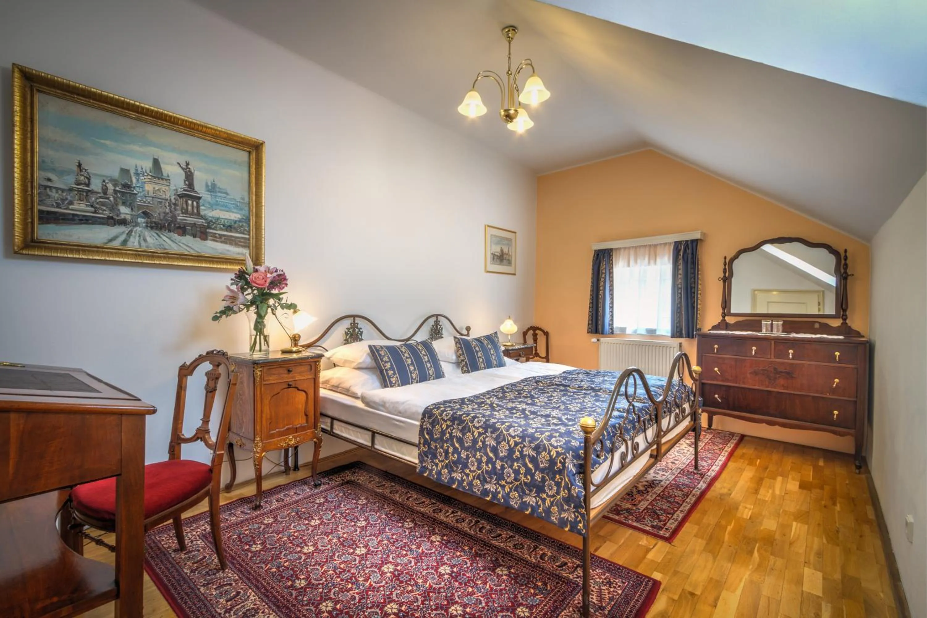 Bedroom, Bed in Red Lion Hotel