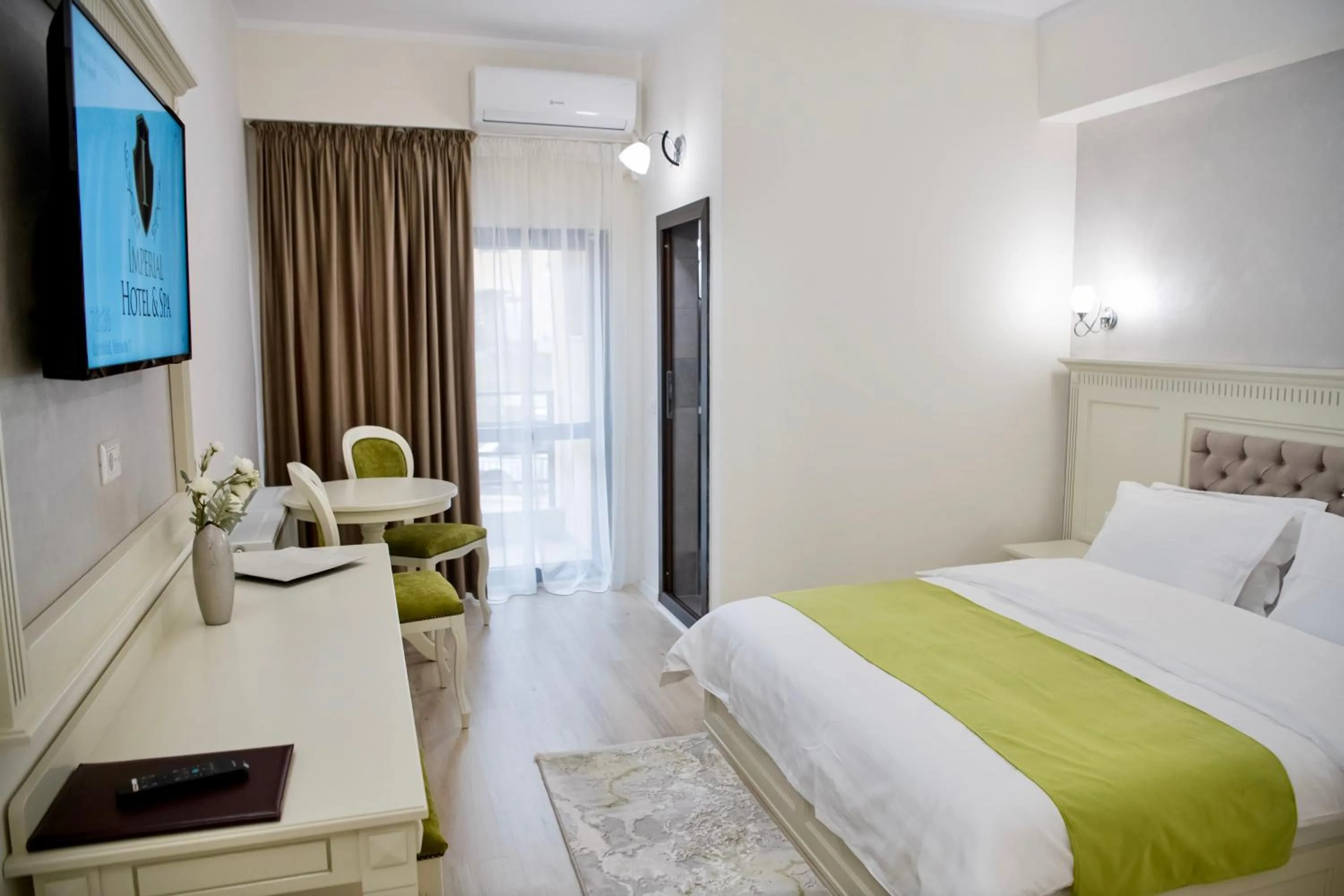 Photo of the whole room, Bed in Imperial Hotel&Spa - Baile Olanesti