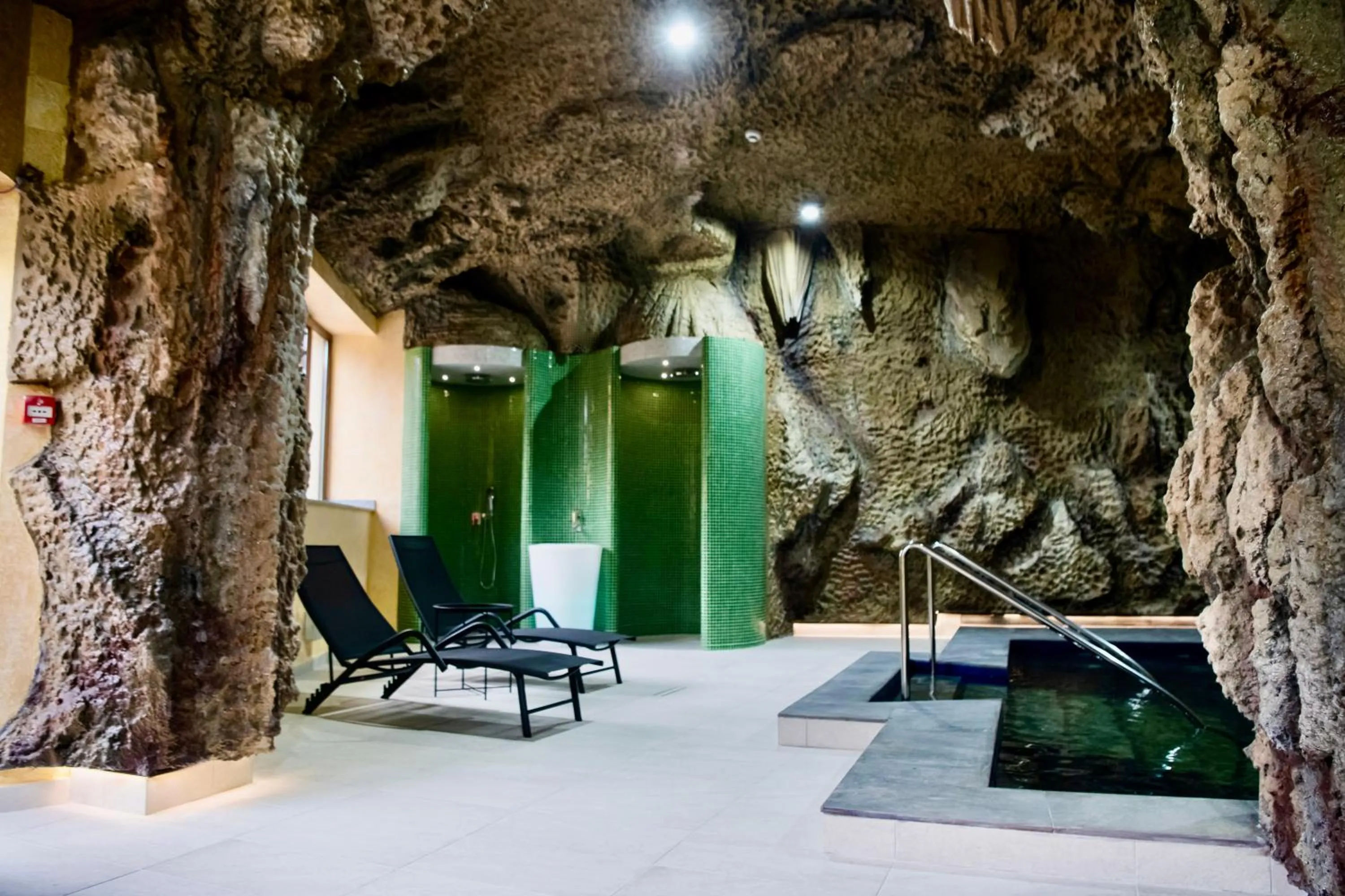 Swimming pool in Imperial Hotel&Spa - Baile Olanesti