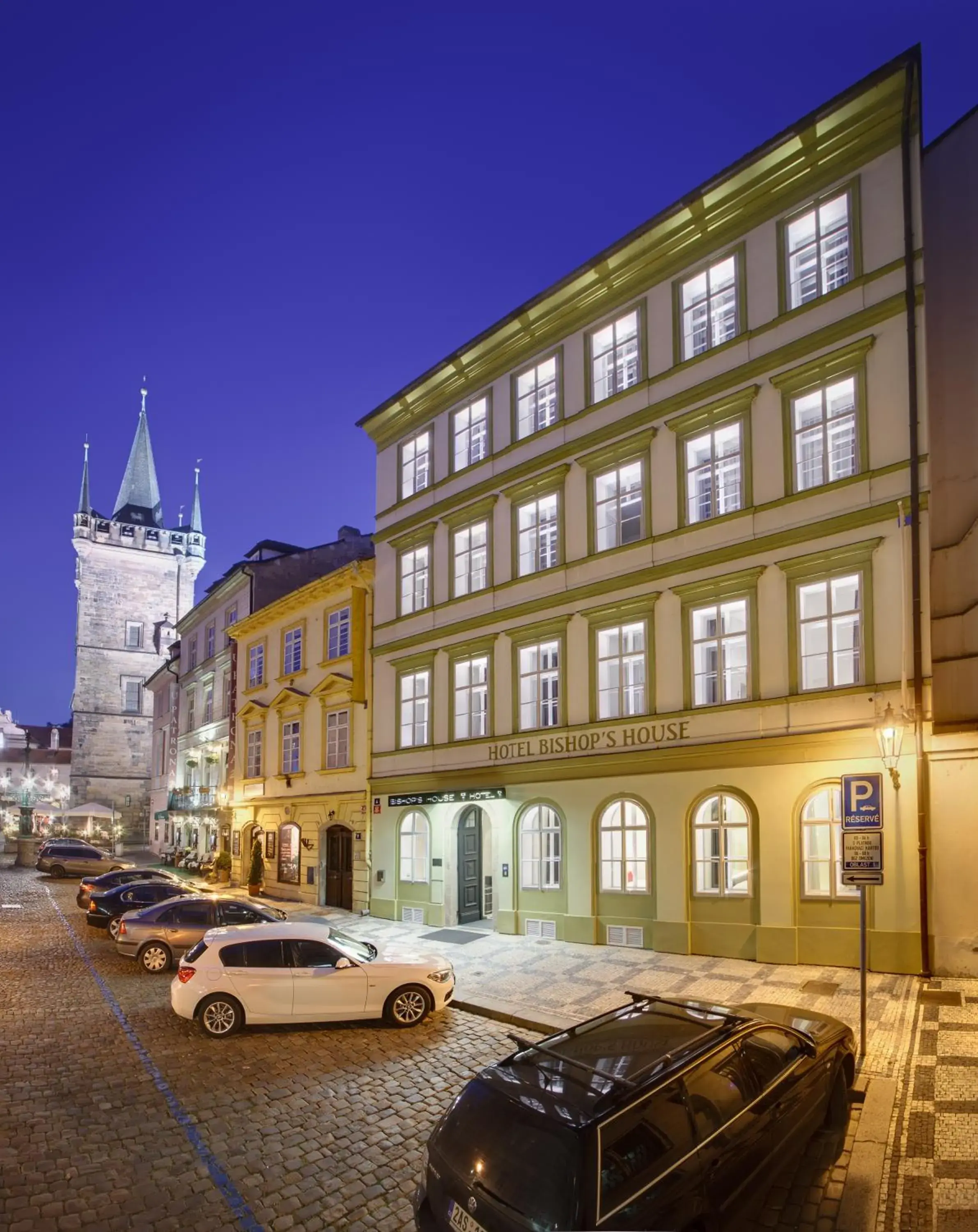 Property building in Bishop's House Property building in Bishop's House