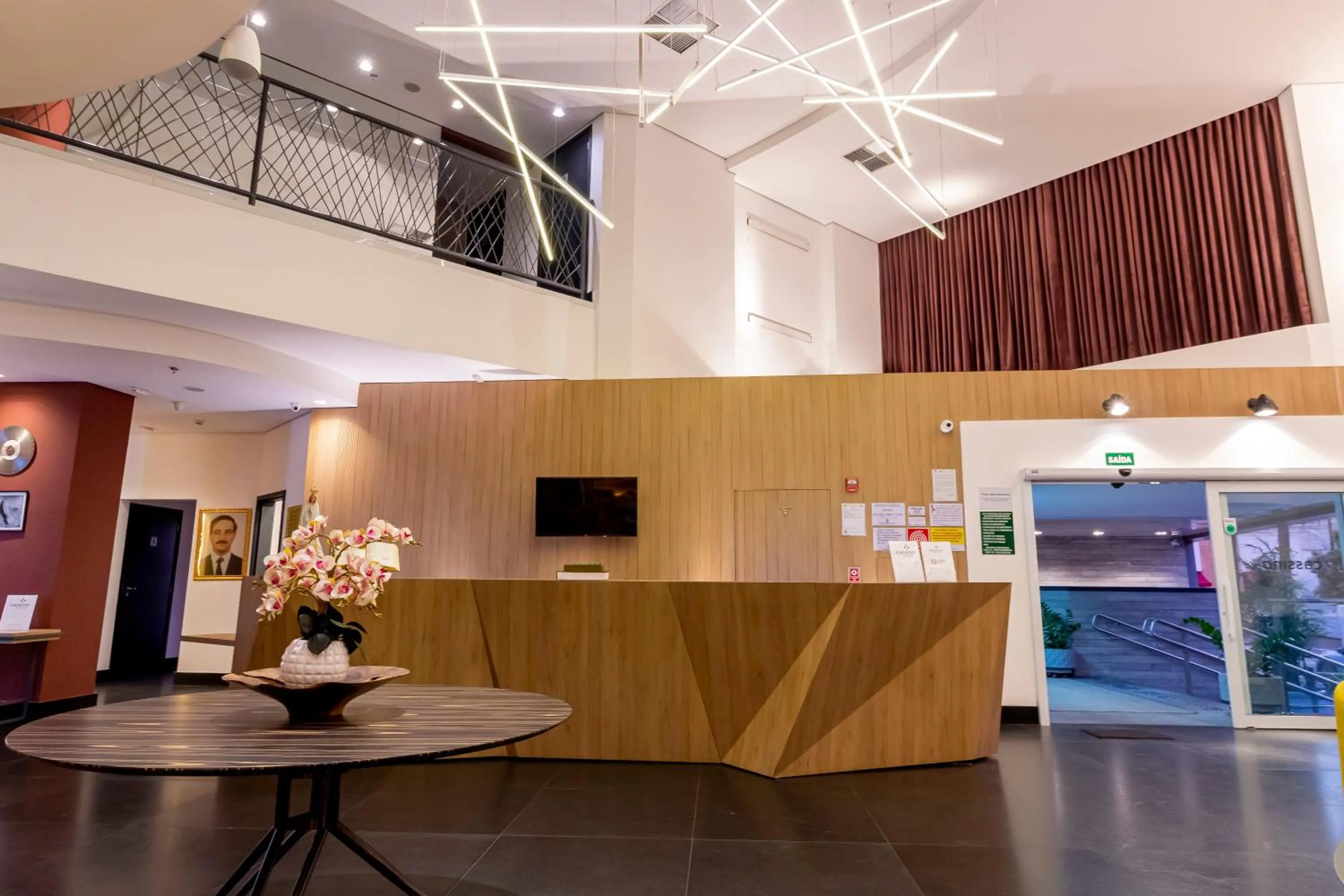 Lobby or reception in Hotel Cassino Tower São José do Rio Preto by Nacional Inn
