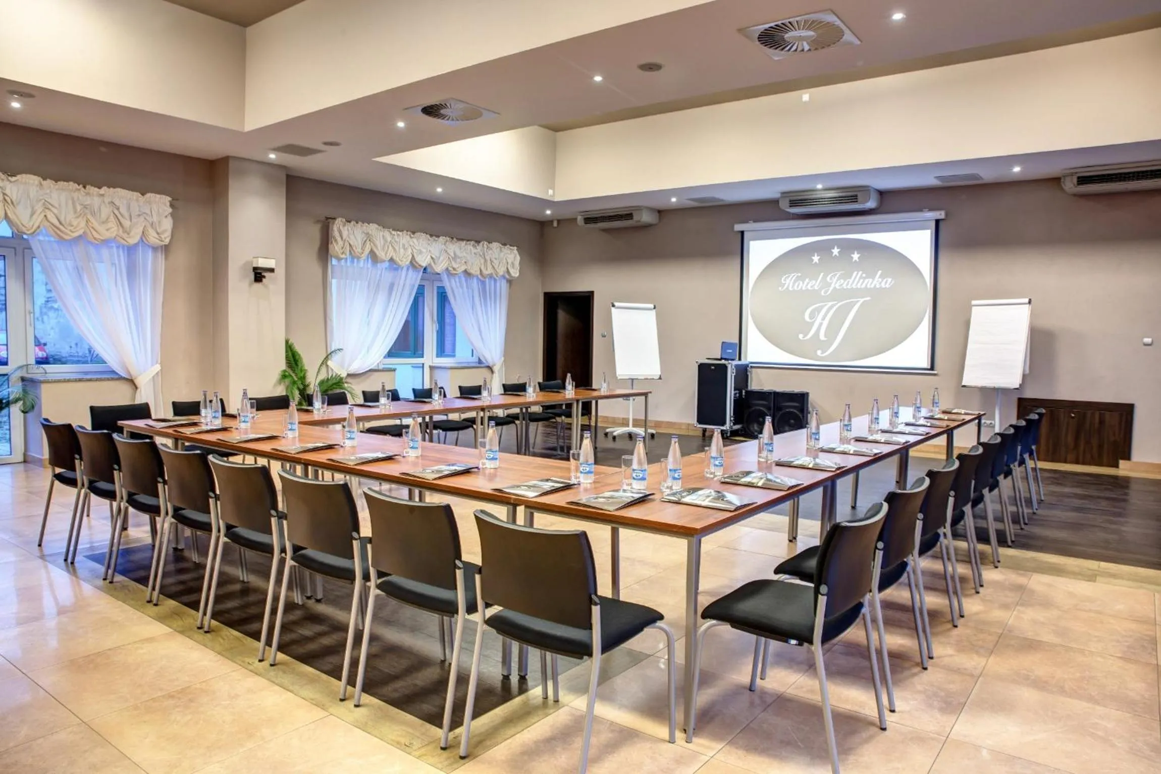 Business facilities in Hotel Jedlinka
