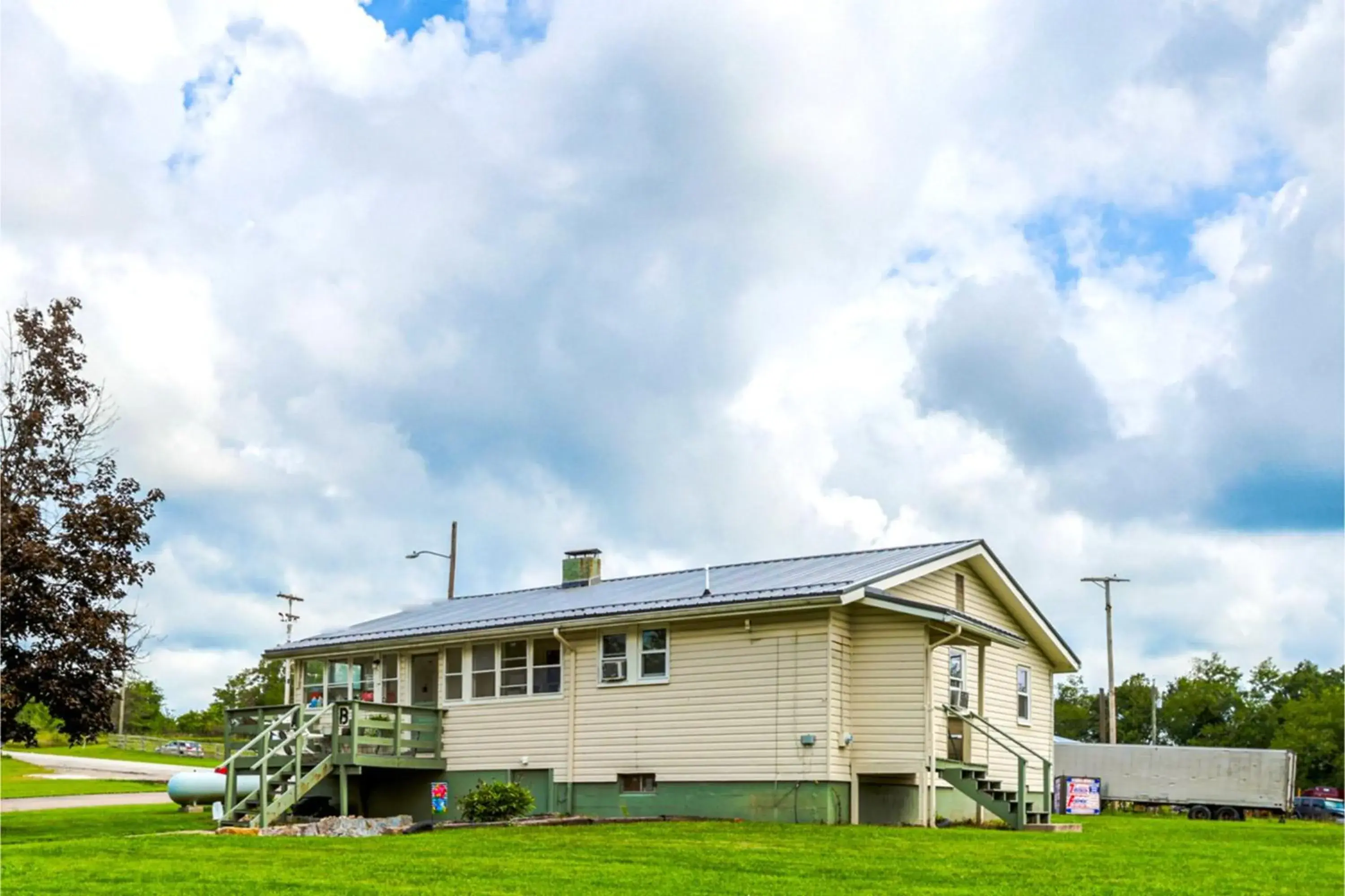 Facade/entrance in Cadiz Motel by OYO on route 250 Facade/entrance in Cadiz Motel by OYO on route 250